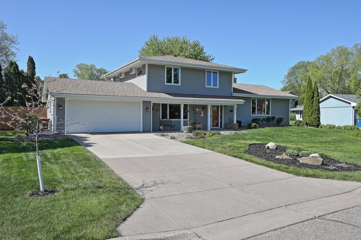 716 Eldridge Ave E, Maplewood, MN 55117