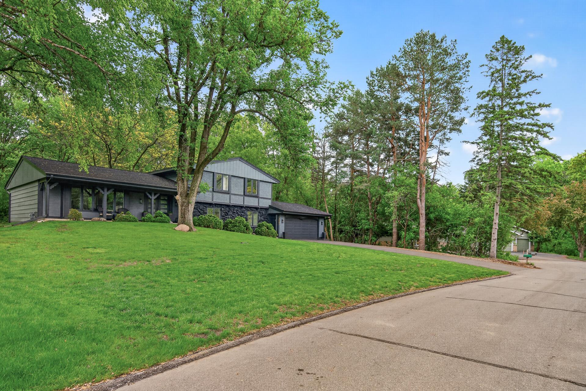 2841 Mayfield Rd, Minnetonka, MN 55391