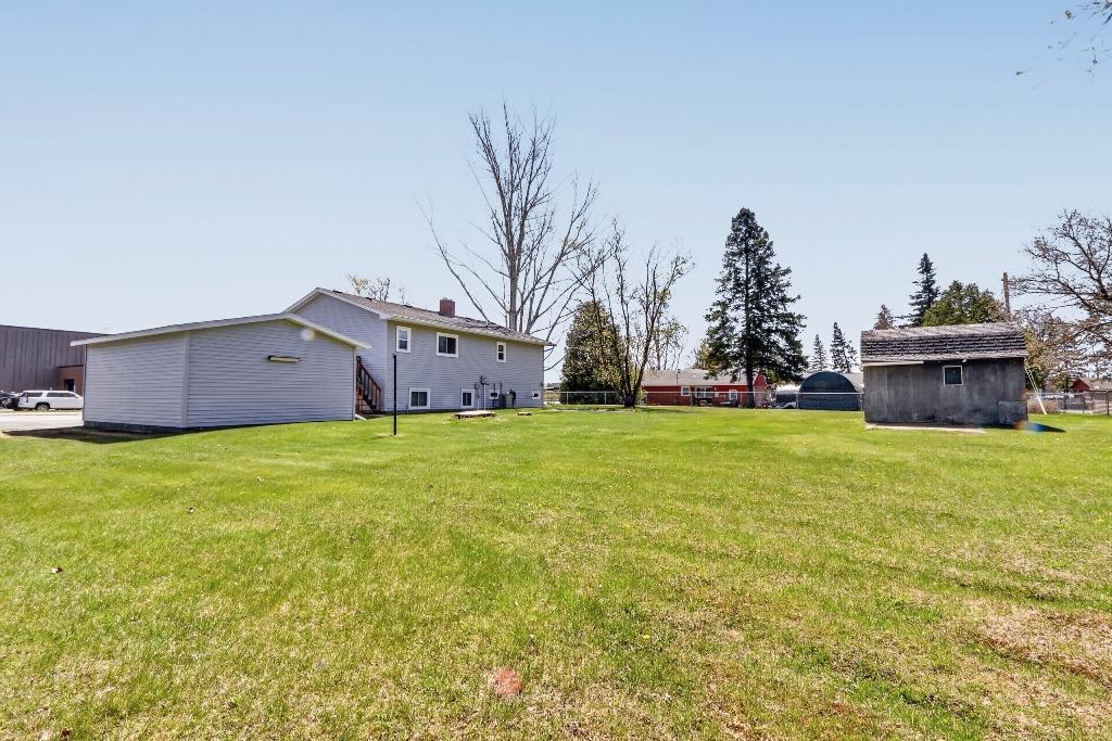 515 Columbus Ave, Cohasset, MN 55721