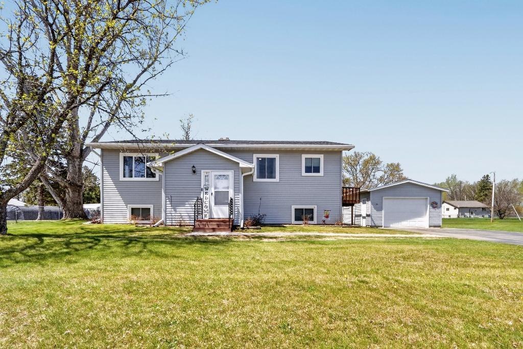 515 Columbus Ave, Cohasset, MN 55721
