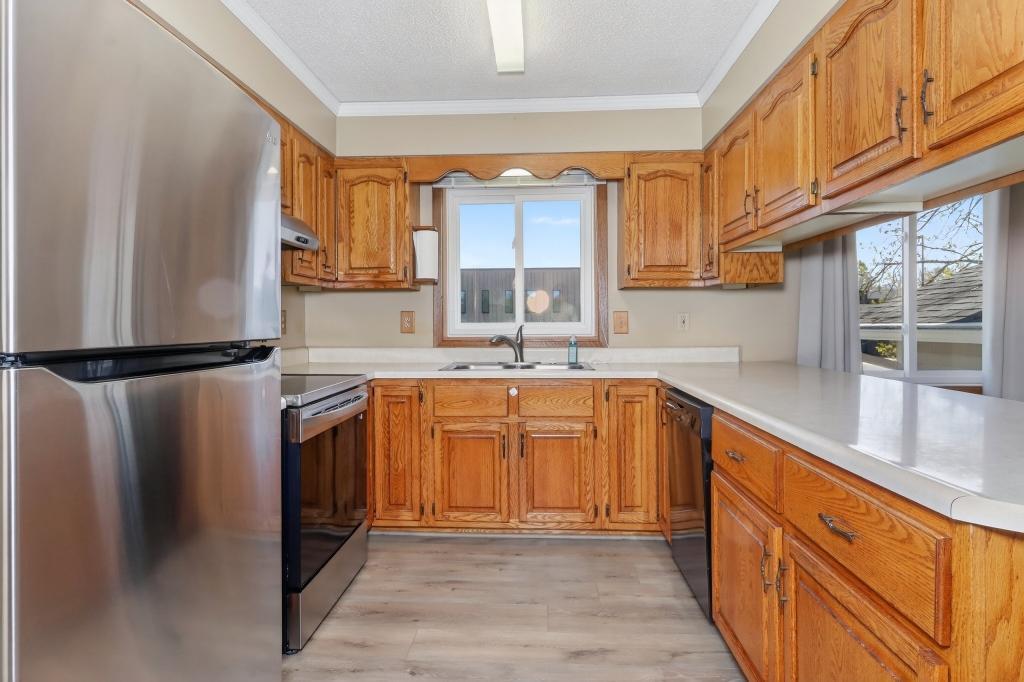 515 Columbus Ave, Cohasset, MN 55721