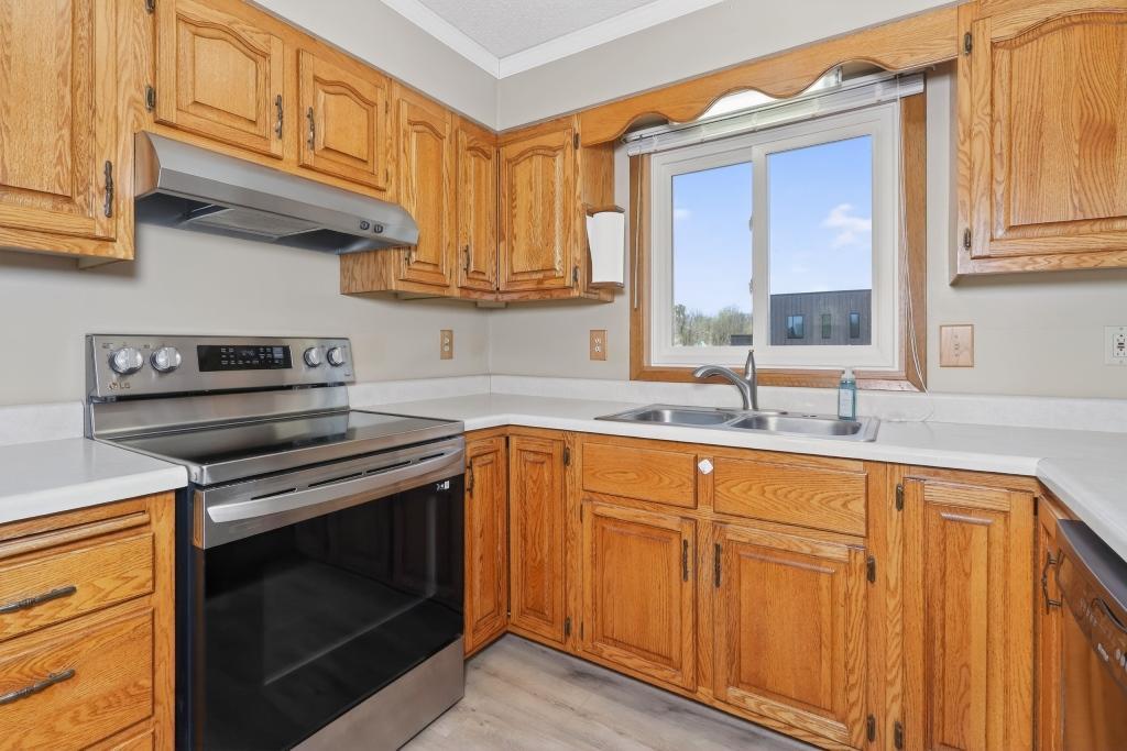 515 Columbus Ave, Cohasset, MN 55721