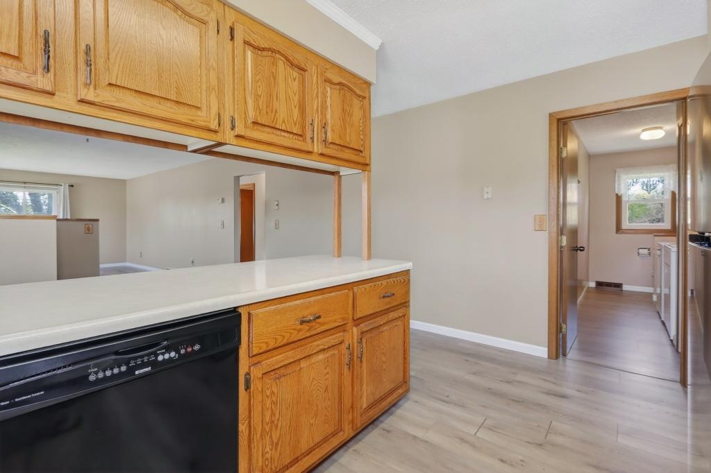 515 Columbus Ave, Cohasset, MN 55721