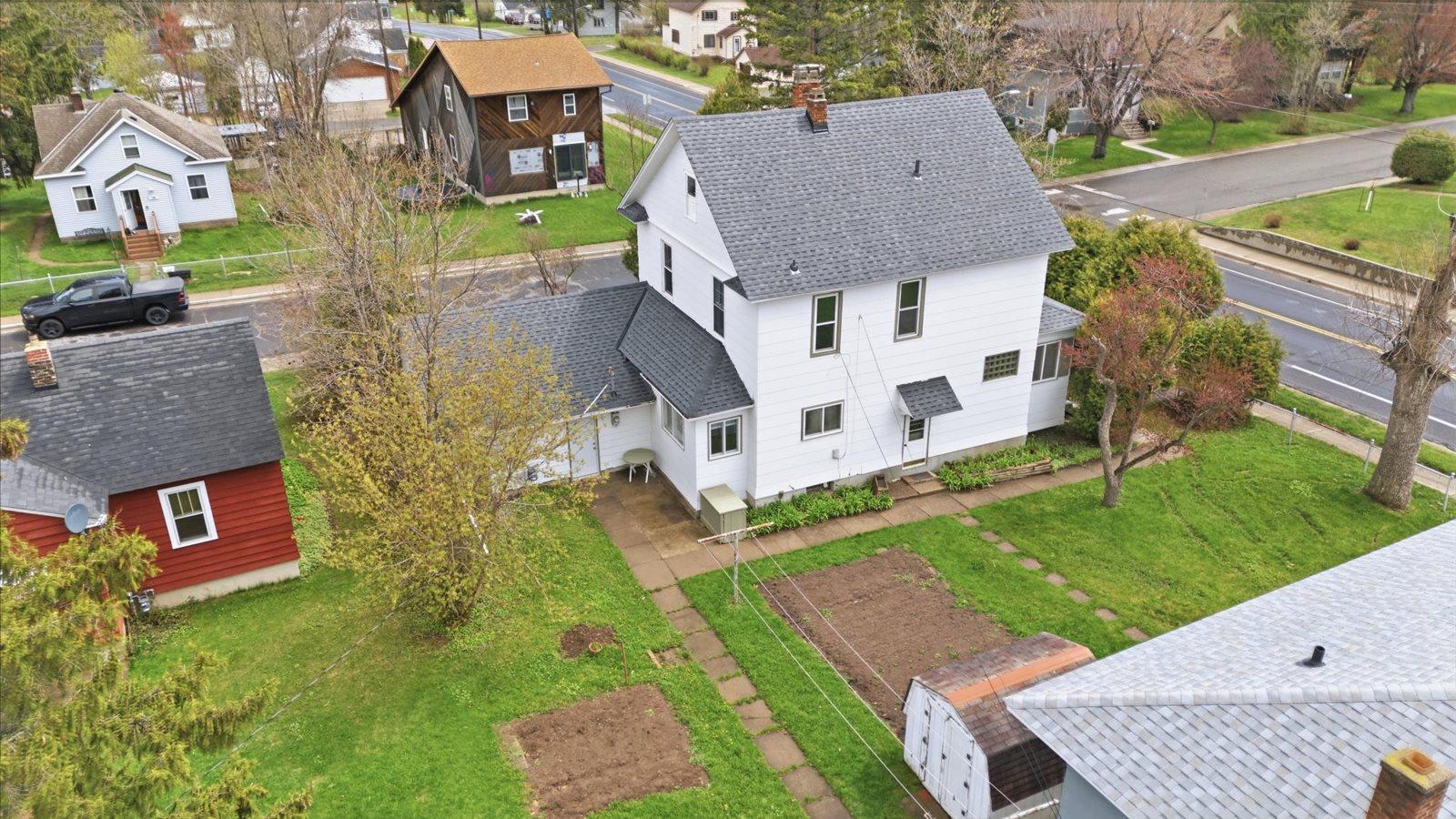 825 Fayal Rd, Eveleth, MN 55734