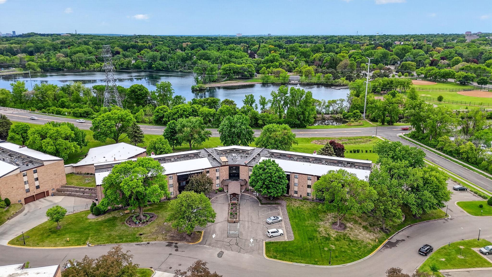 2680 Oxford St N #108, Roseville, MN 55113