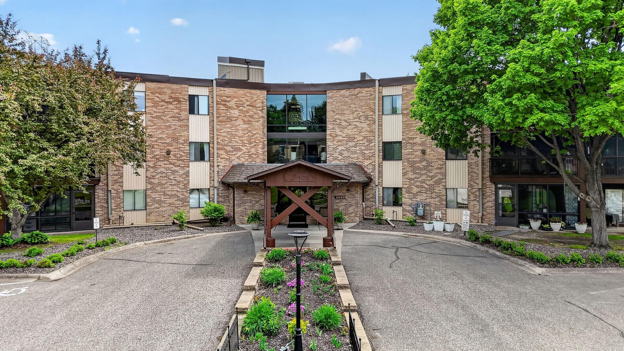 2680 Oxford St N #108, Roseville, MN 55113