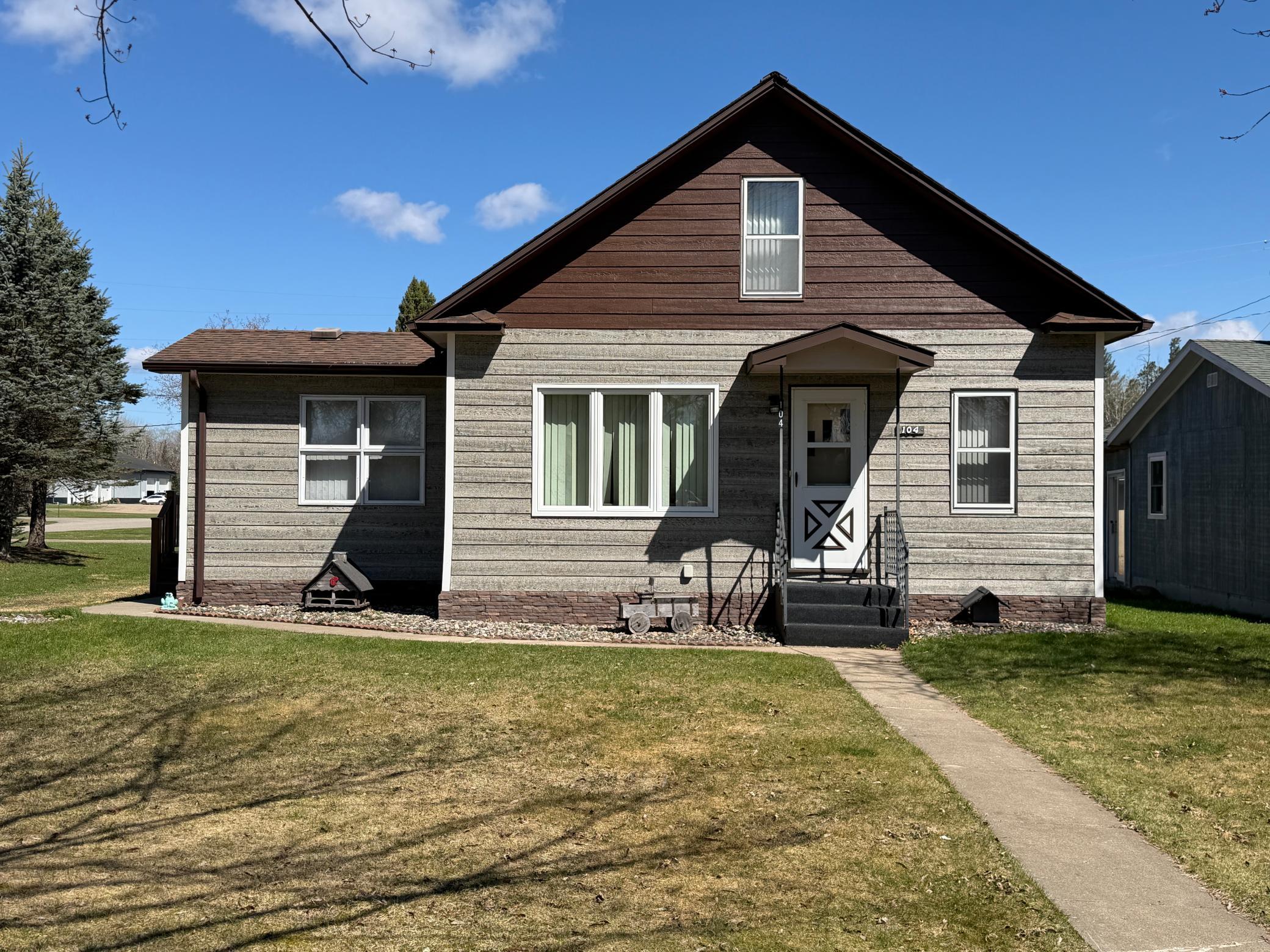 104 Cedar St NE, Remer, MN 56672
