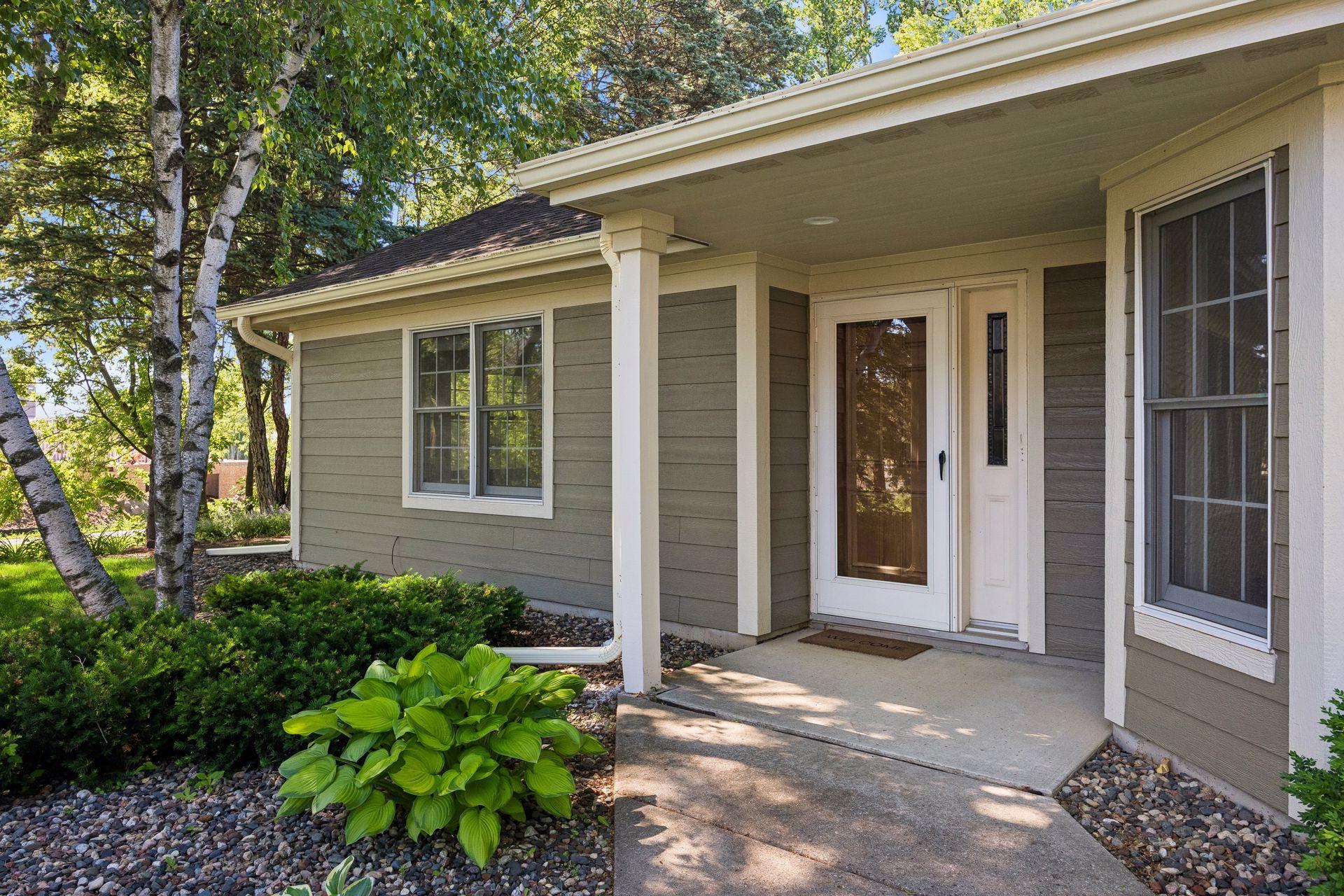 804 Ivy Ln, Eagan, MN 55123