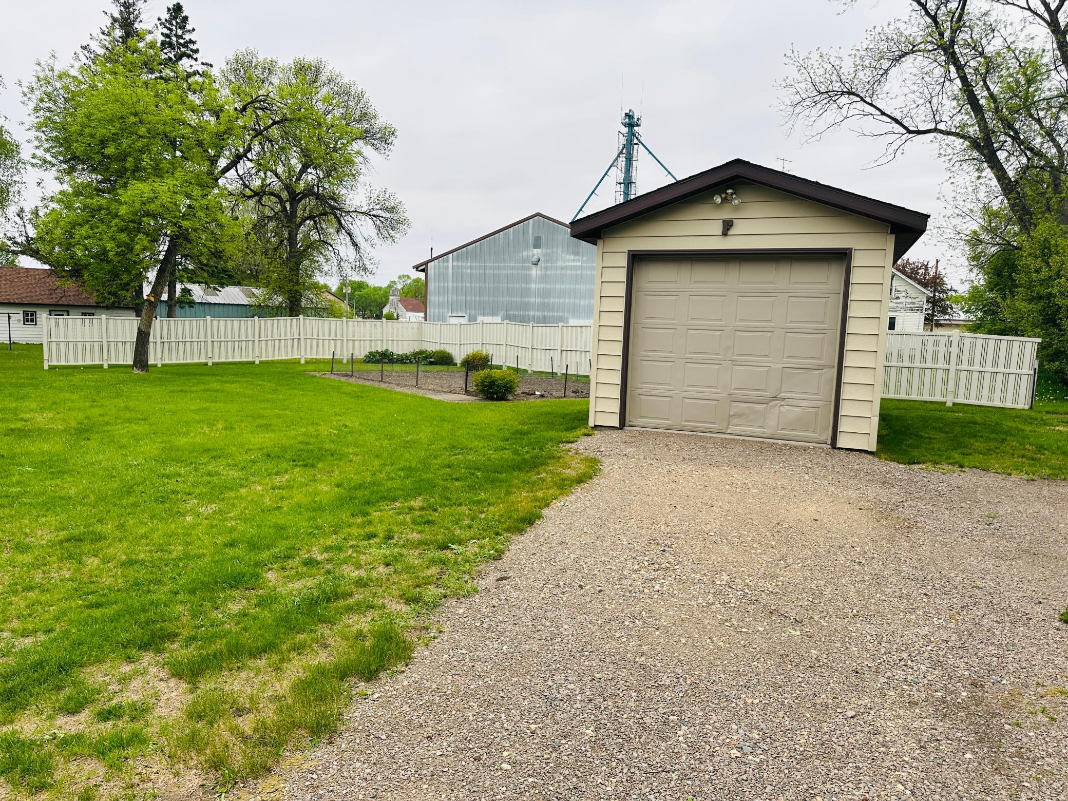 106 3rd Ave W, Raymond, MN 56282