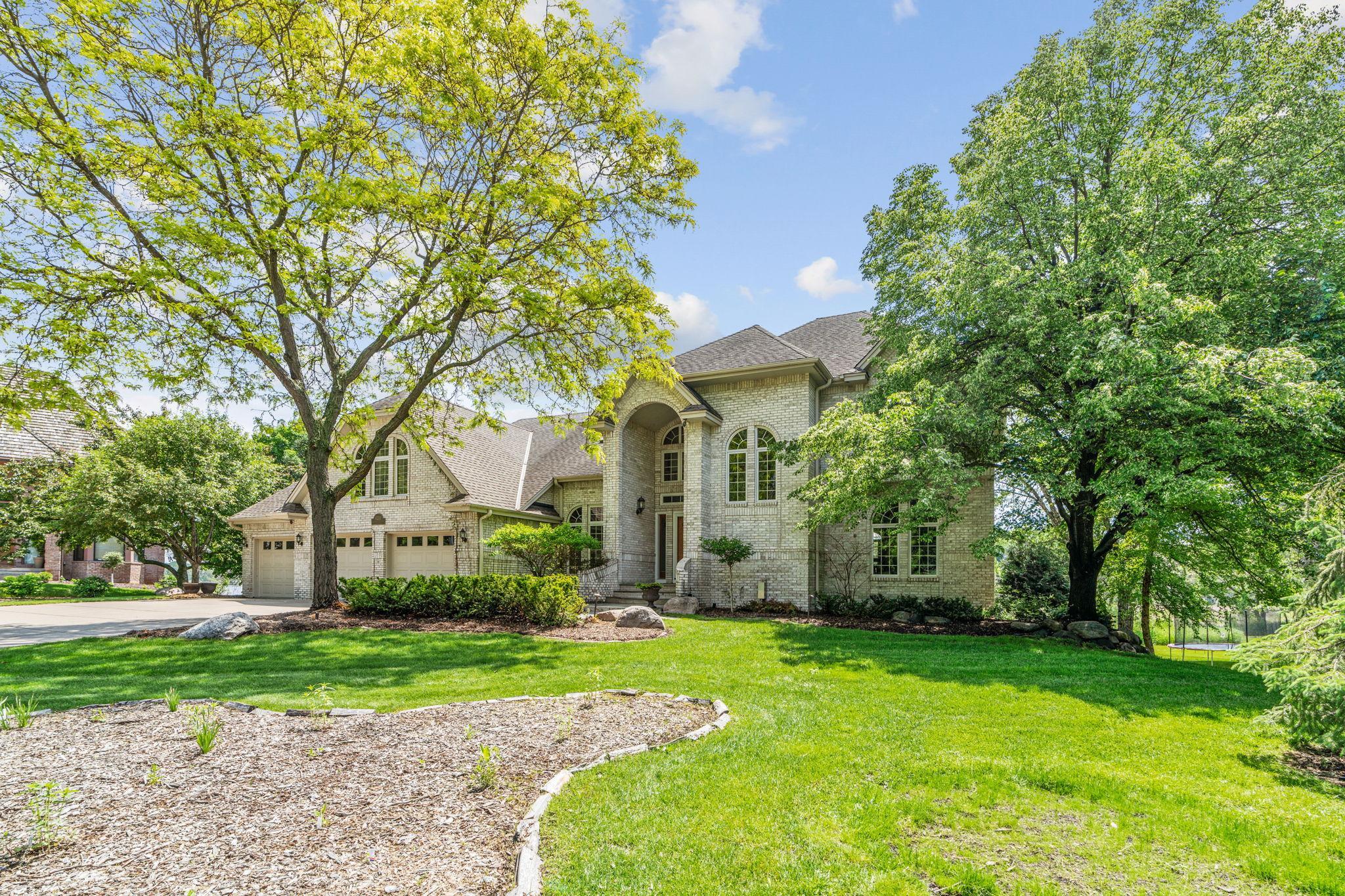 6210 Deerwood Cir N, Plymouth, MN 55442
