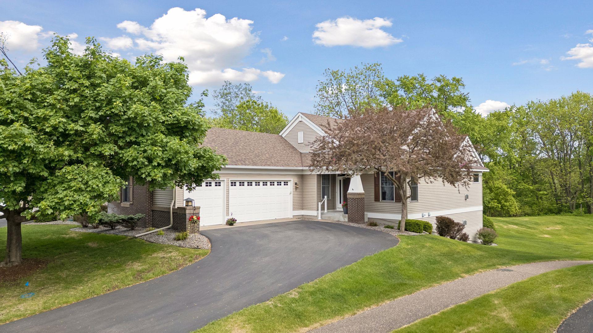 9755 Wedgewood Cir, Woodbury, MN 55125