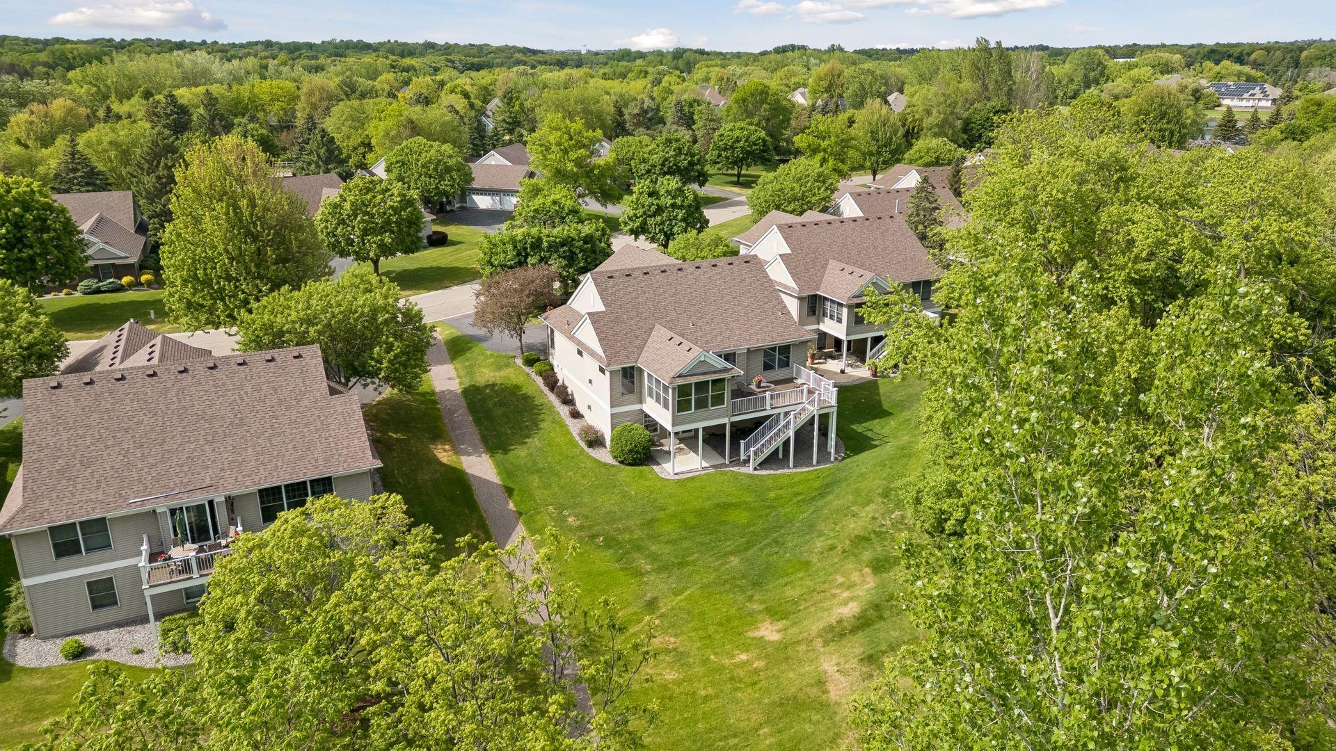9755 Wedgewood Cir, Woodbury, MN 55125