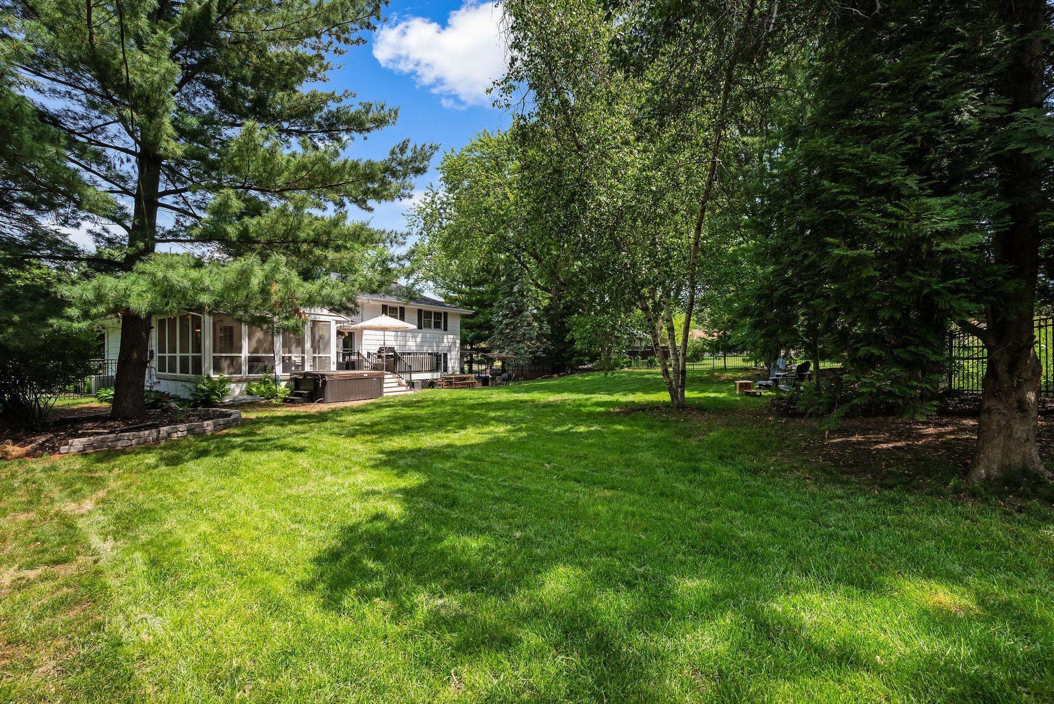 768 Lower Colonial Dr, Mendota Heights, MN 55118