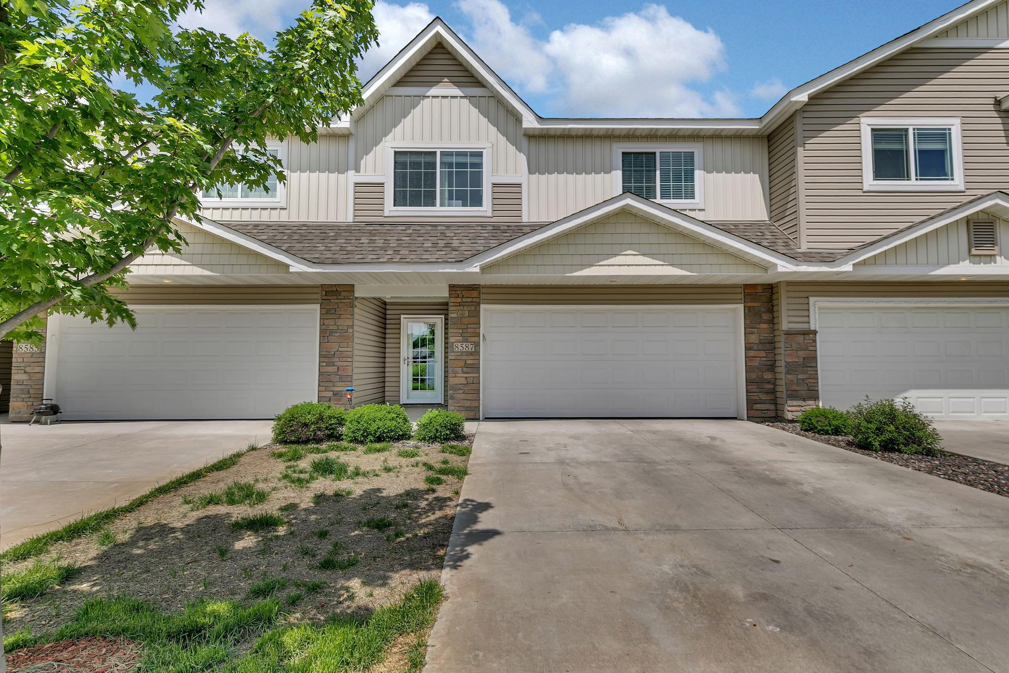 8587 Gateway Cir, Monticello, MN 55362