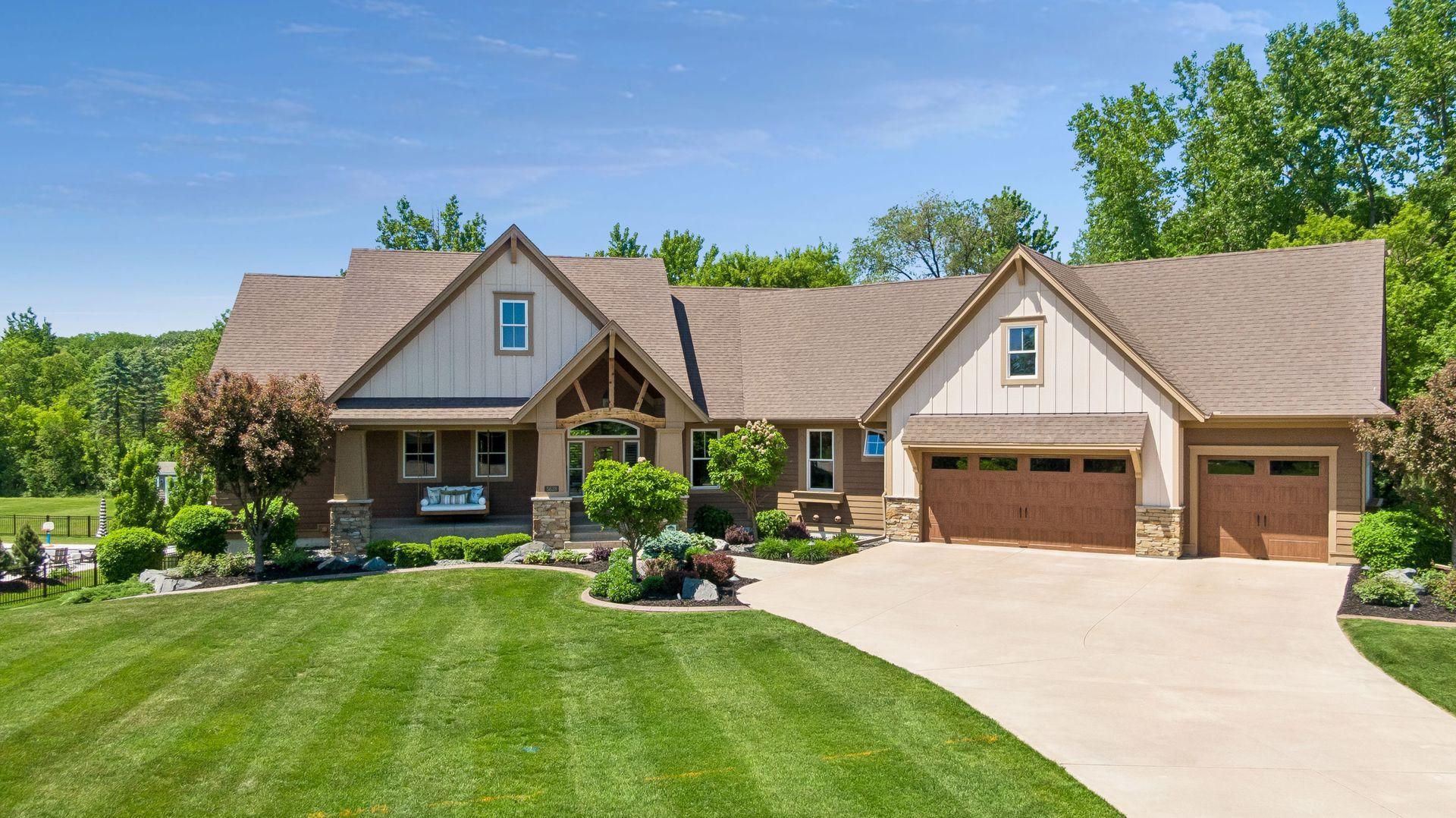 5628 Garden Dr, Woodbury, MN 55129