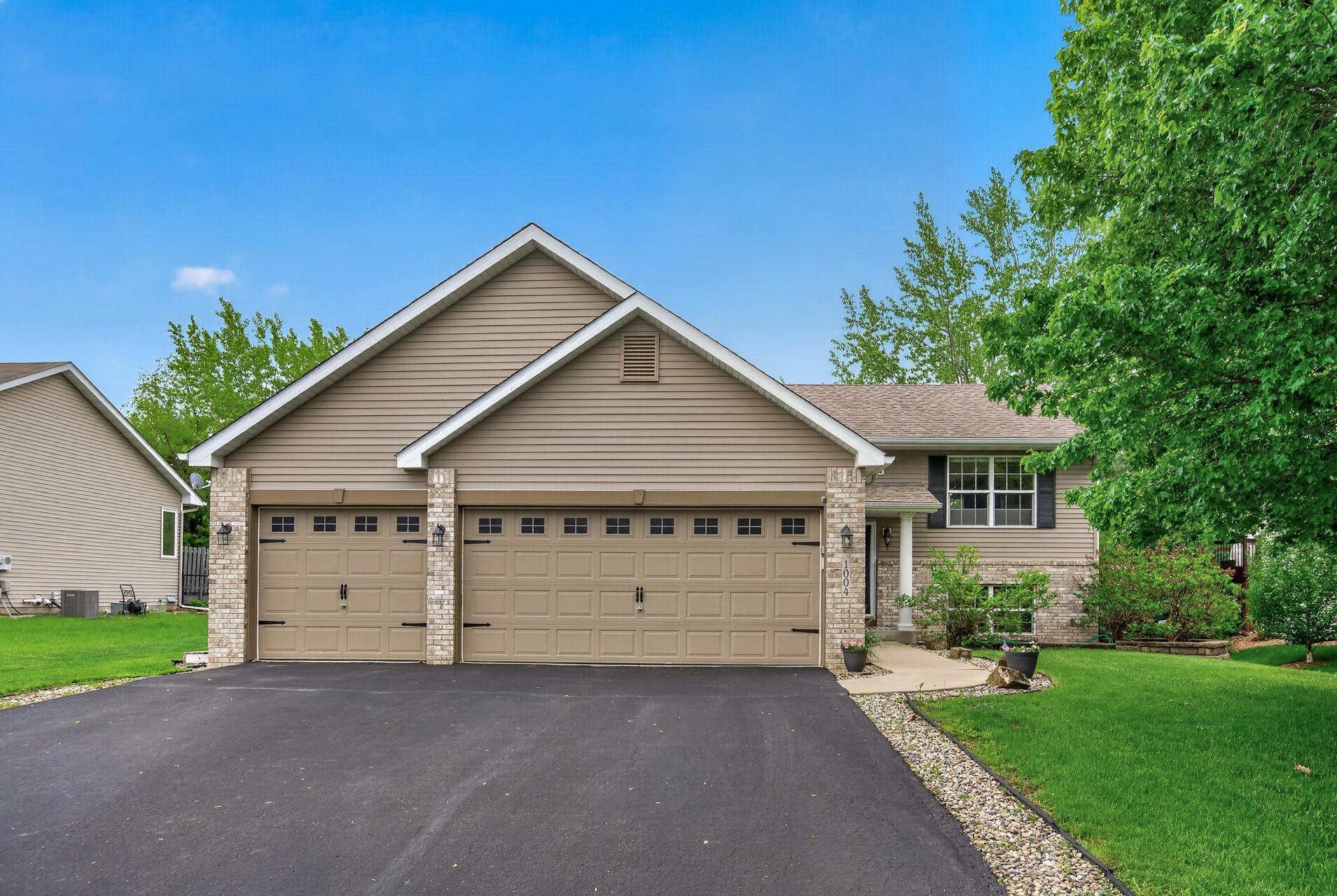 1004 Bridle Creek Dr, Jordan, MN 55352