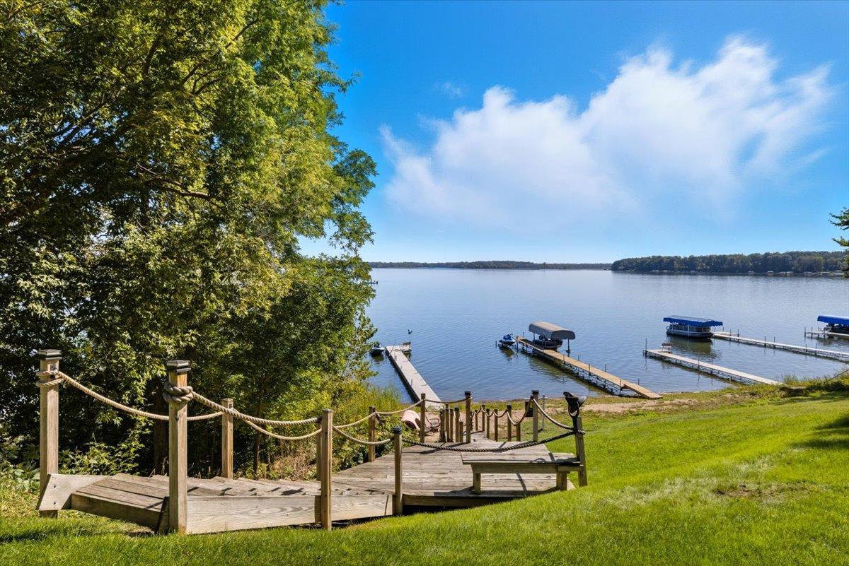 10781 Dahl Ave, Chisago City, MN 55013