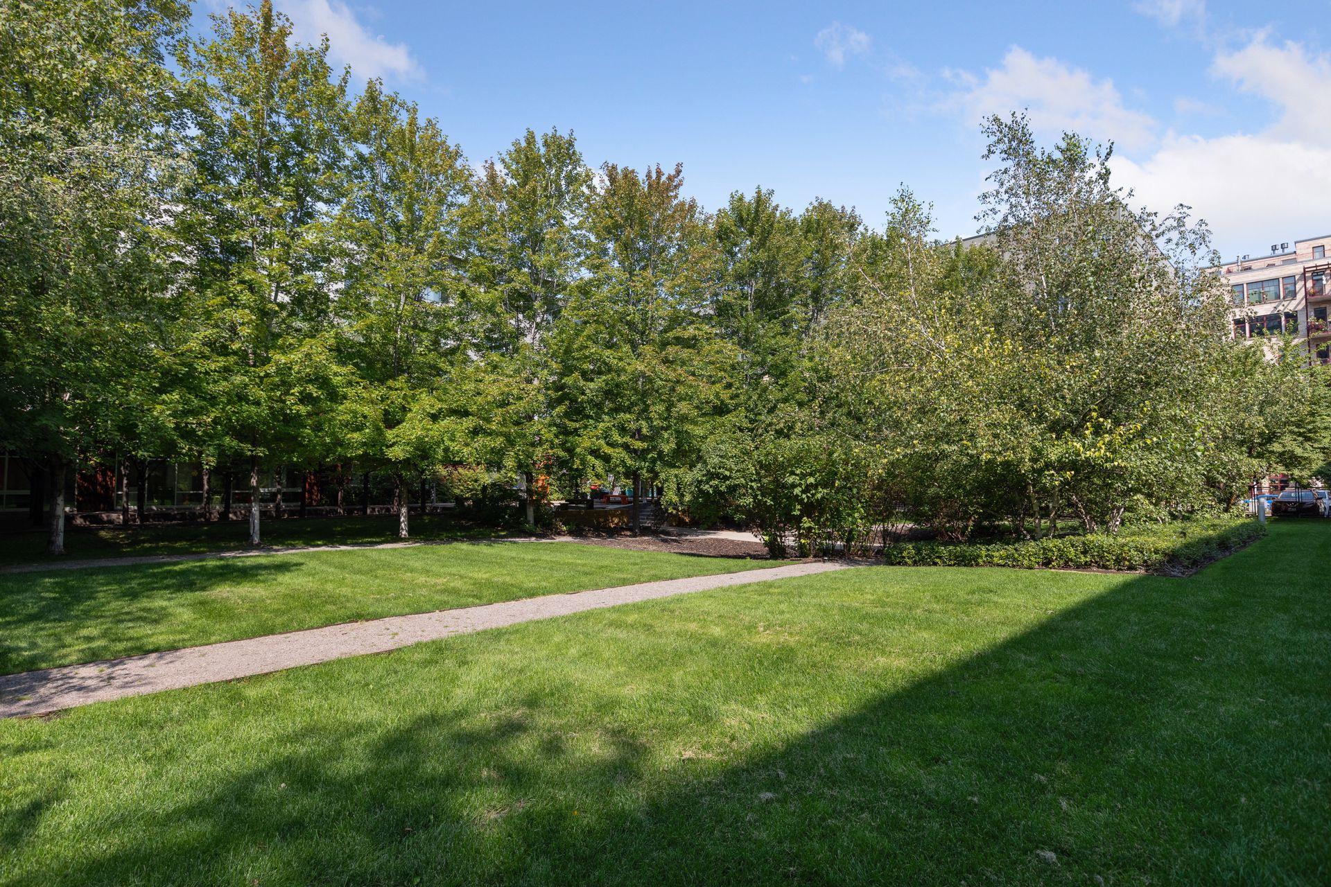 200 Park Ave #104, Minneapolis, MN 55415