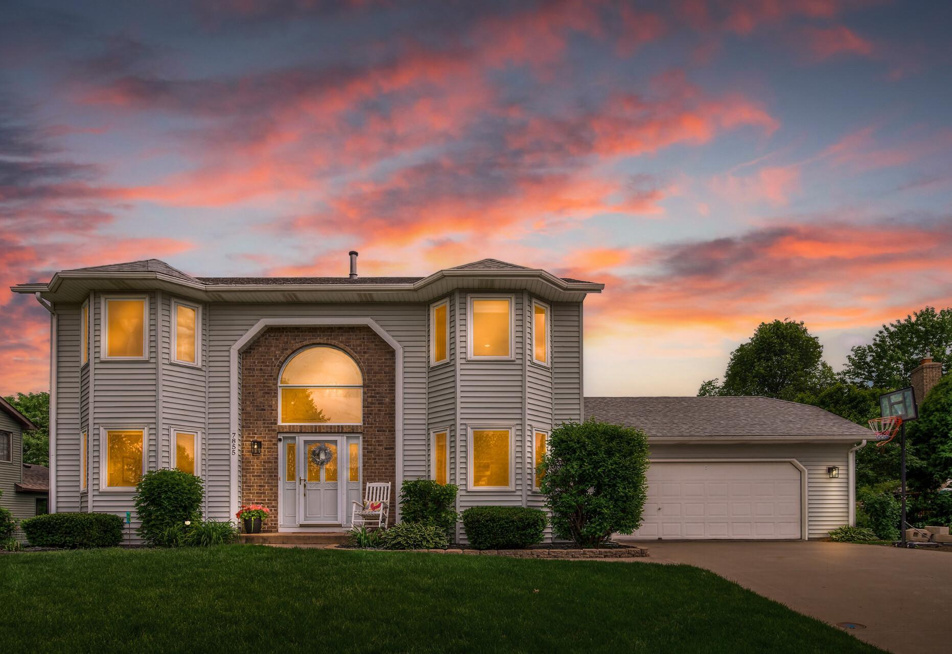 7855 Upper 26th St N, Oakdale, MN 55128