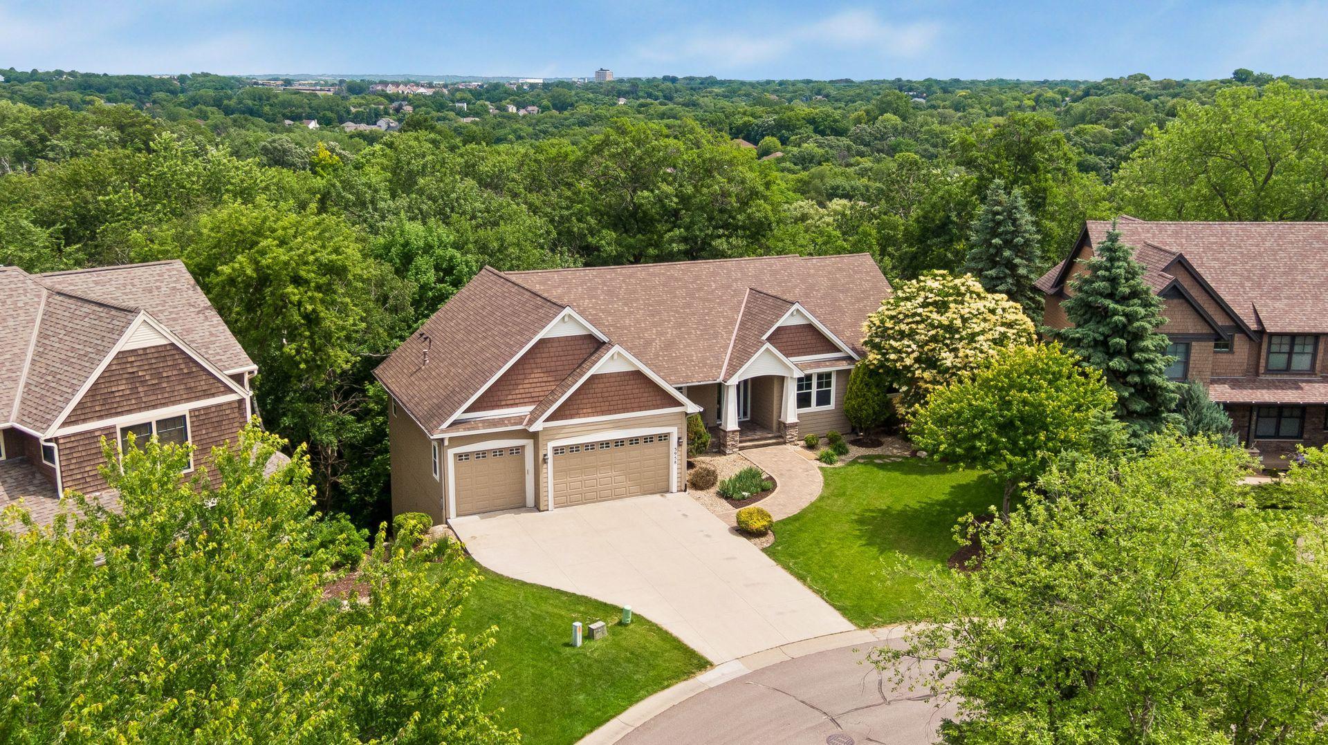 3958 Greystone Rg, Eagan, MN 55122