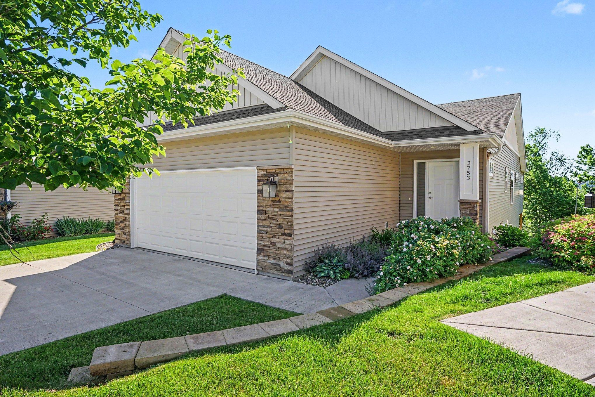 2753 Ridgeview Ln, Red Wing, MN 55066