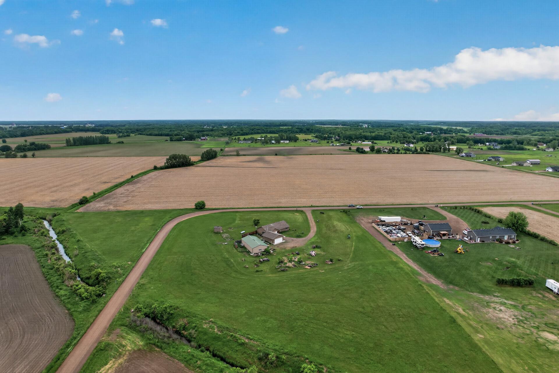 7725 Dolphin Rd, Princeton, MN 55371