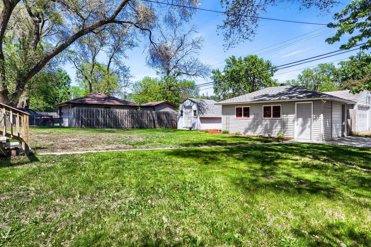 5400 Knox Ave N, Brooklyn Center, MN 55430