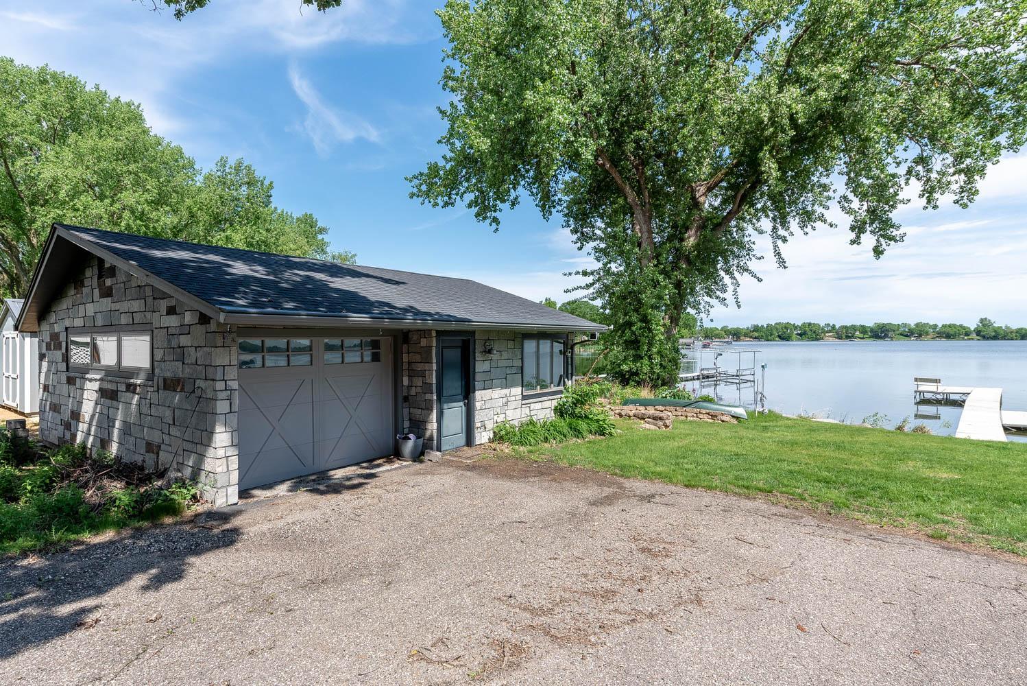 6213 Shamrock Dr, Madison Lake, MN 56063