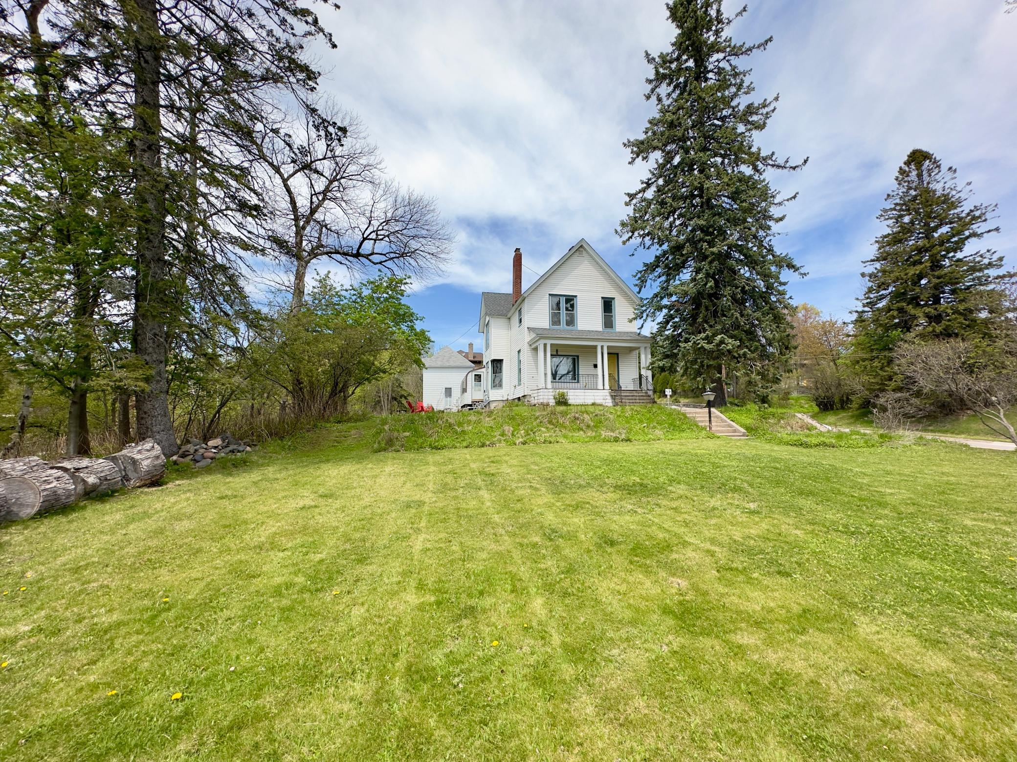 27 S 21st Ave E, Duluth, MN 55812