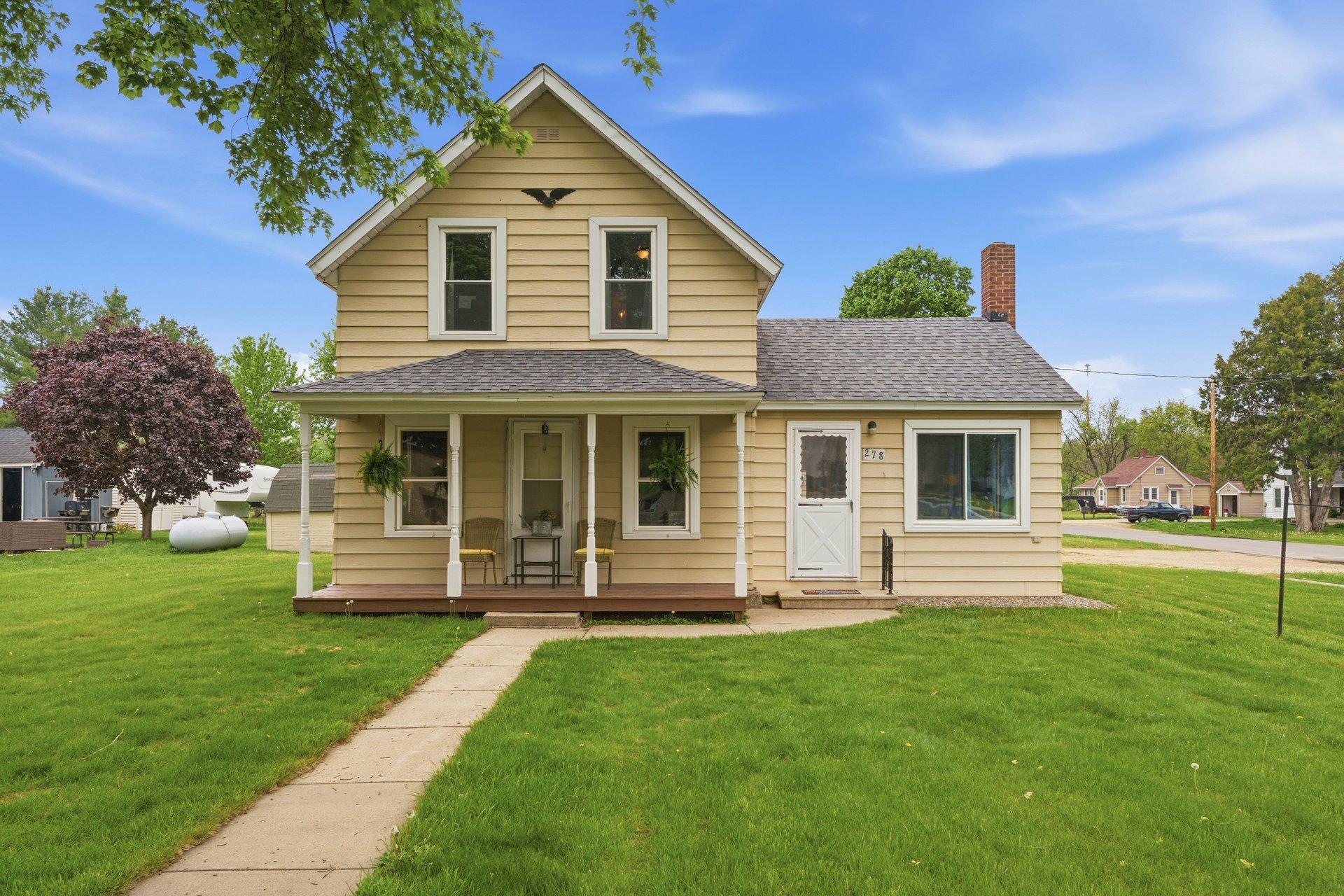 278 Chestnut St NE, Mazeppa, MN 55956