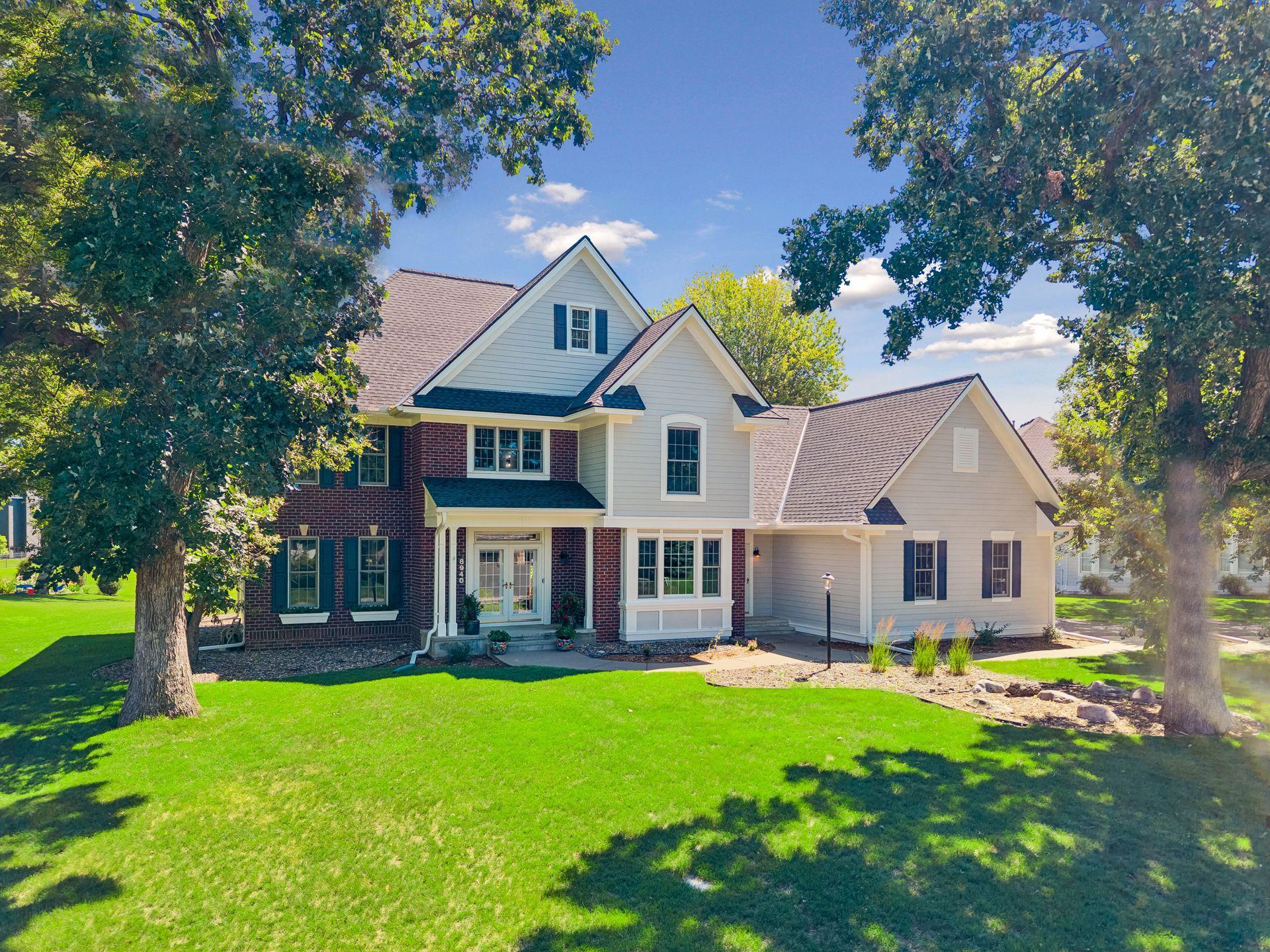 8940 Highview Ln, Woodbury, MN 55125