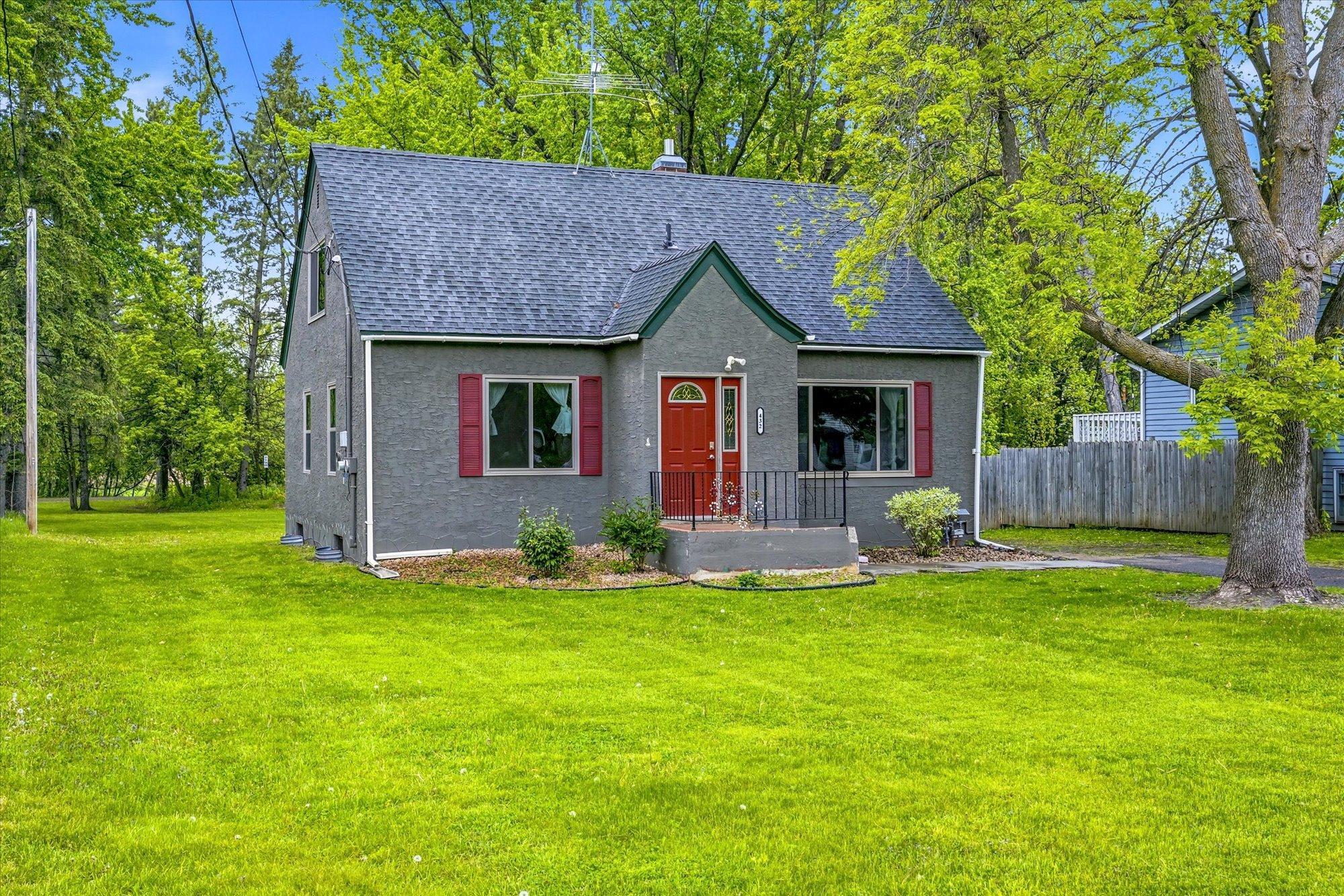 432 2nd St SE, Braham, MN 55006