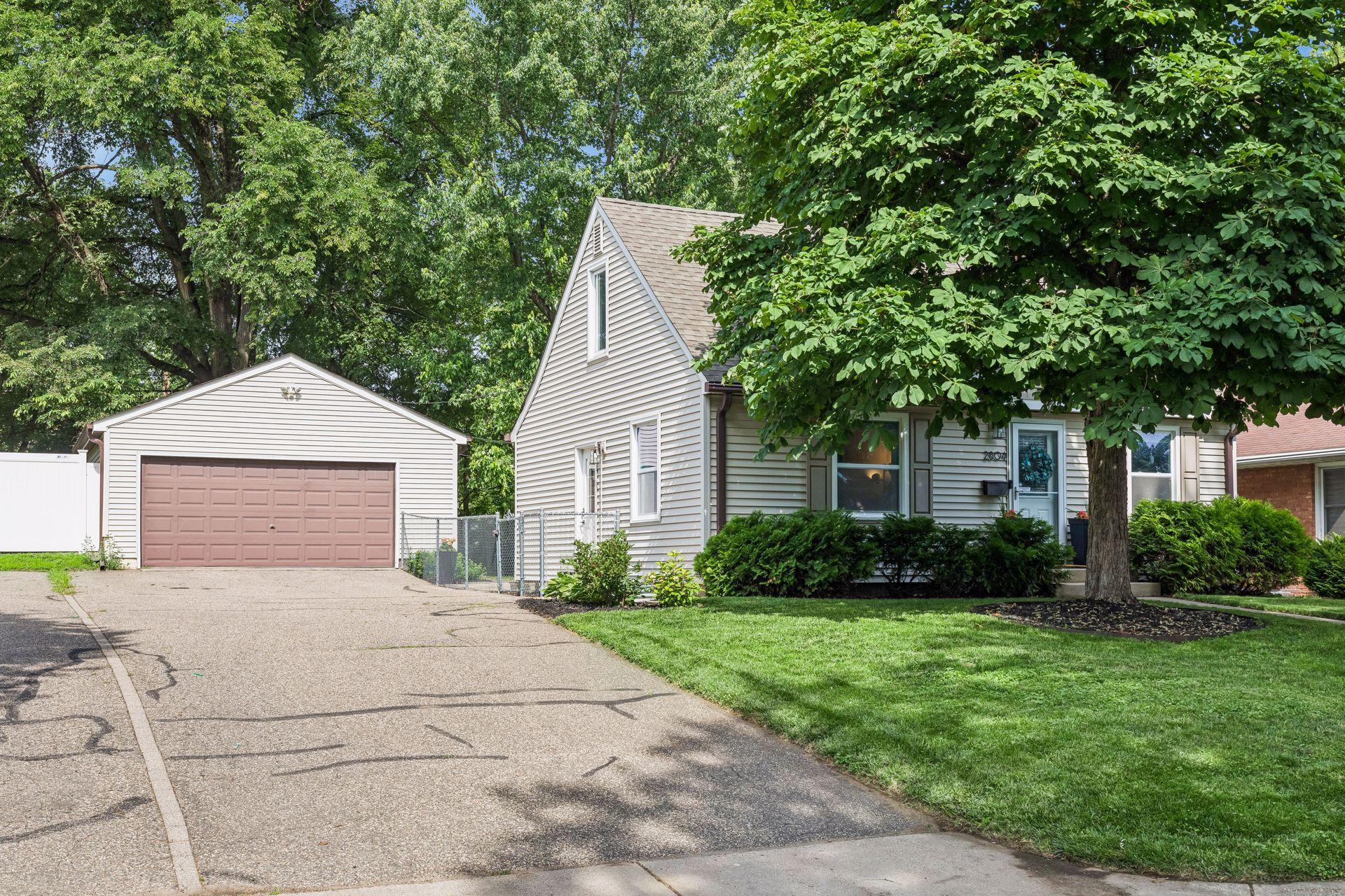 2804 Blackstone Ave, Saint Louis Park, MN 55416