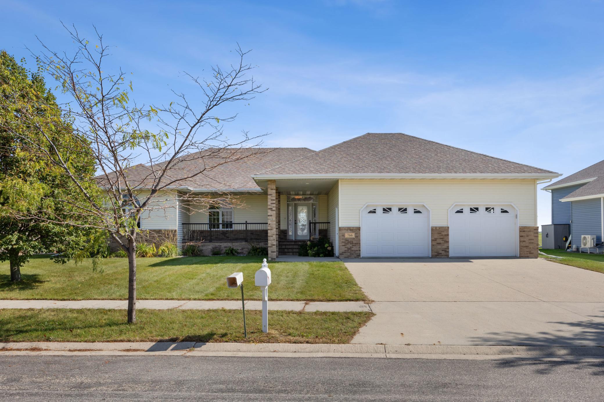 766 36th St S, Moorhead, MN 56560