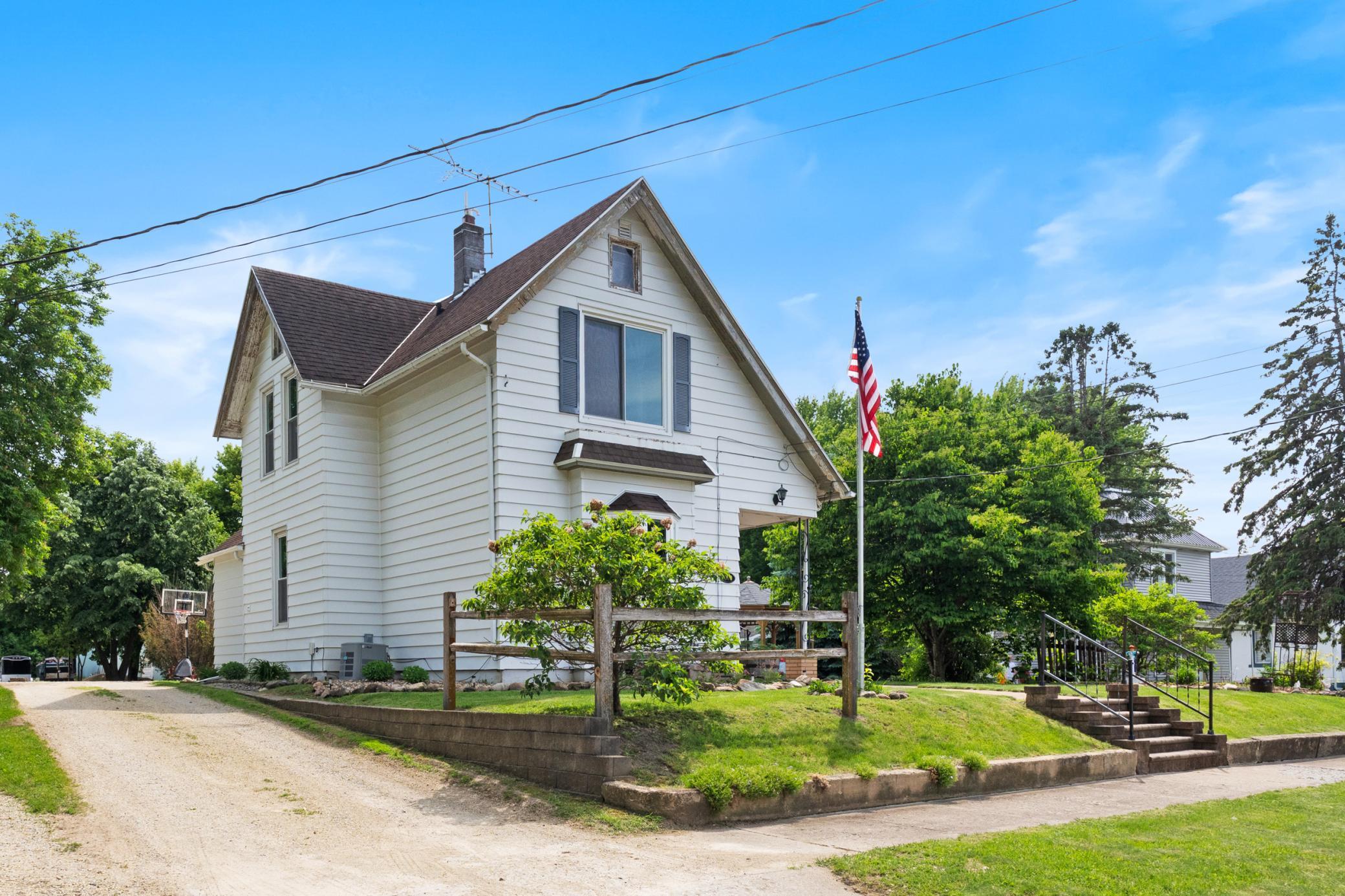 809 Home St, Kenyon, MN 55946