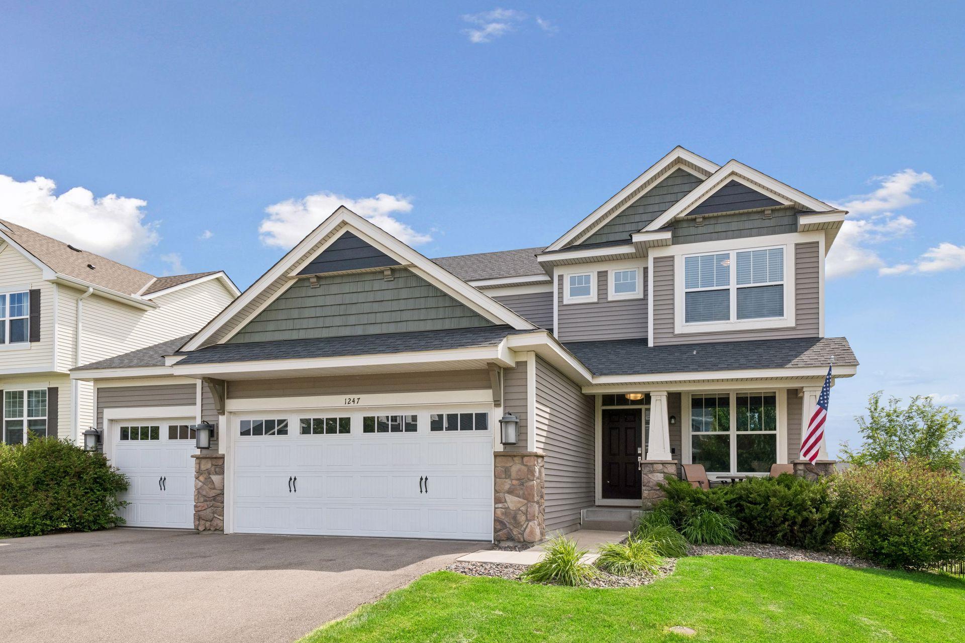 1247 Maple Ln, Carver, MN 55315