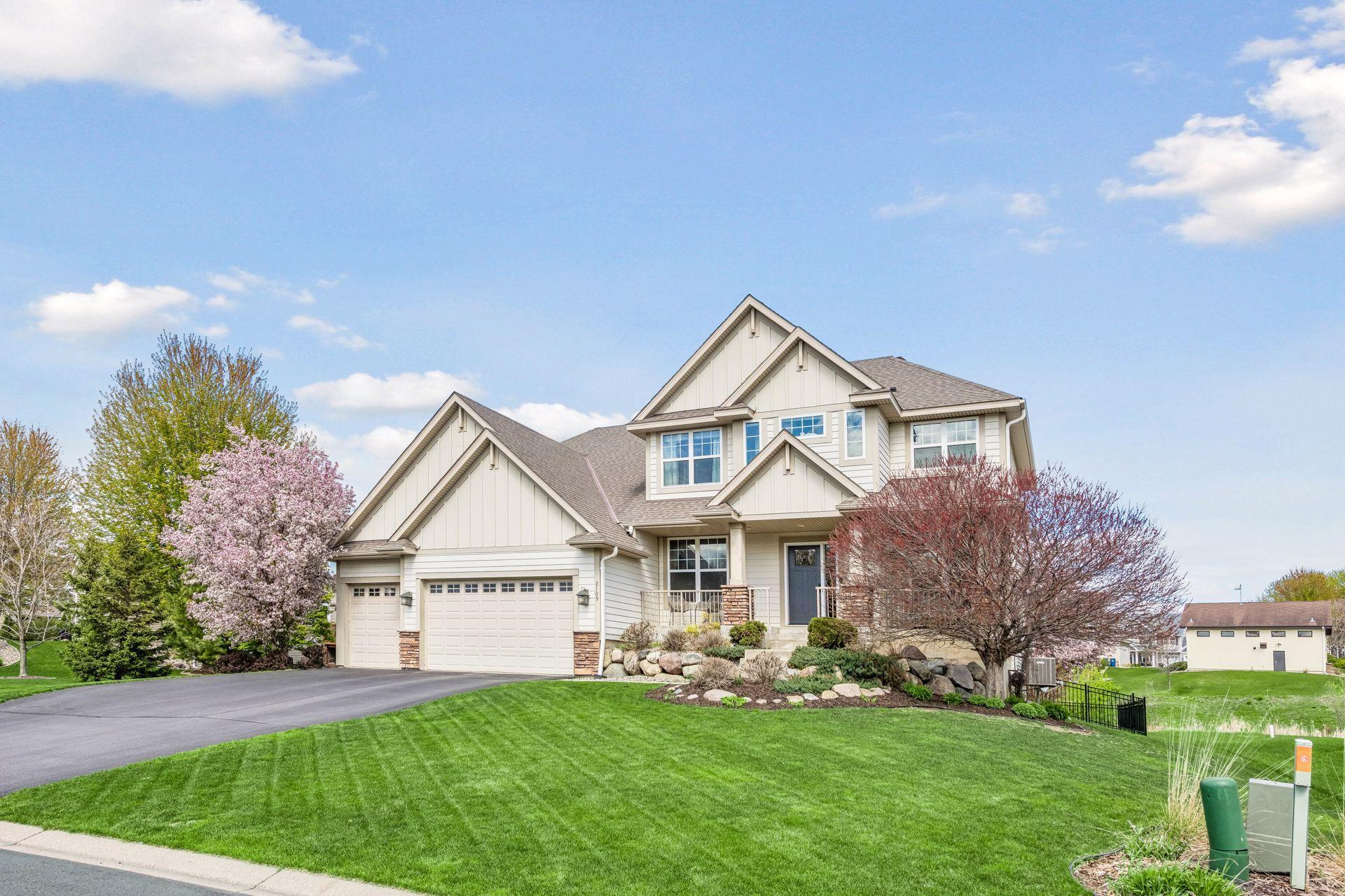 2109 Valley Creek Ln, Shakopee, MN 55379