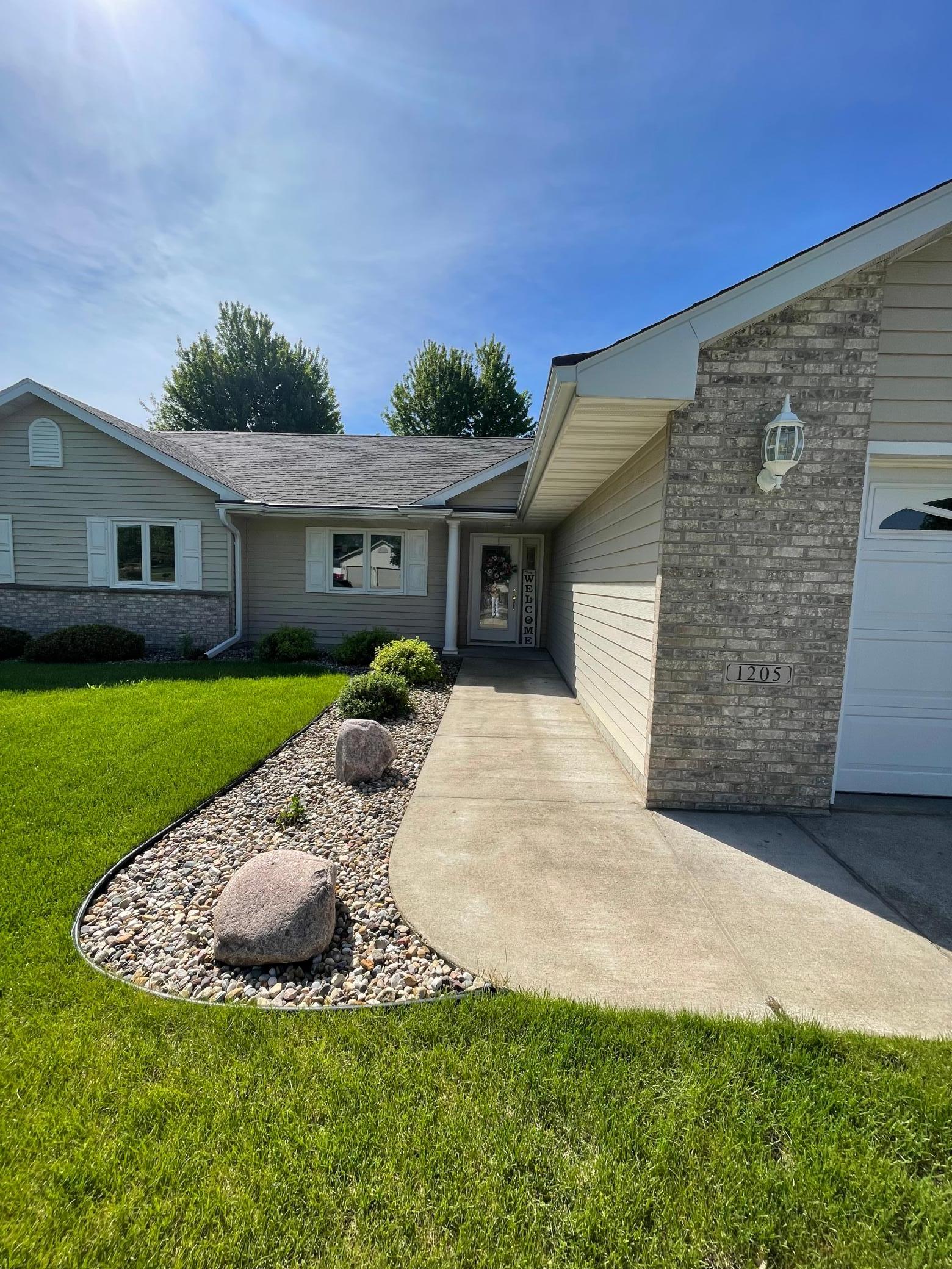 1205 26th St SW, Austin, MN 55912