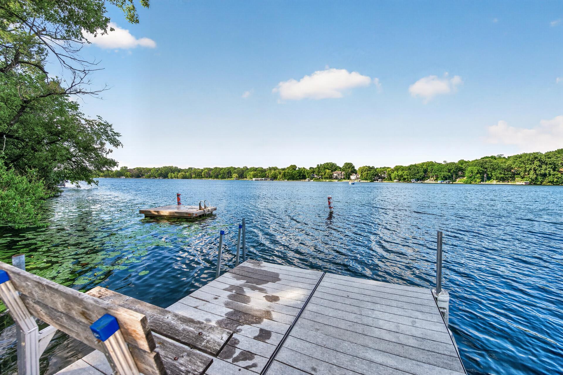 381 Del Rio Dr, Chanhassen, MN 55317