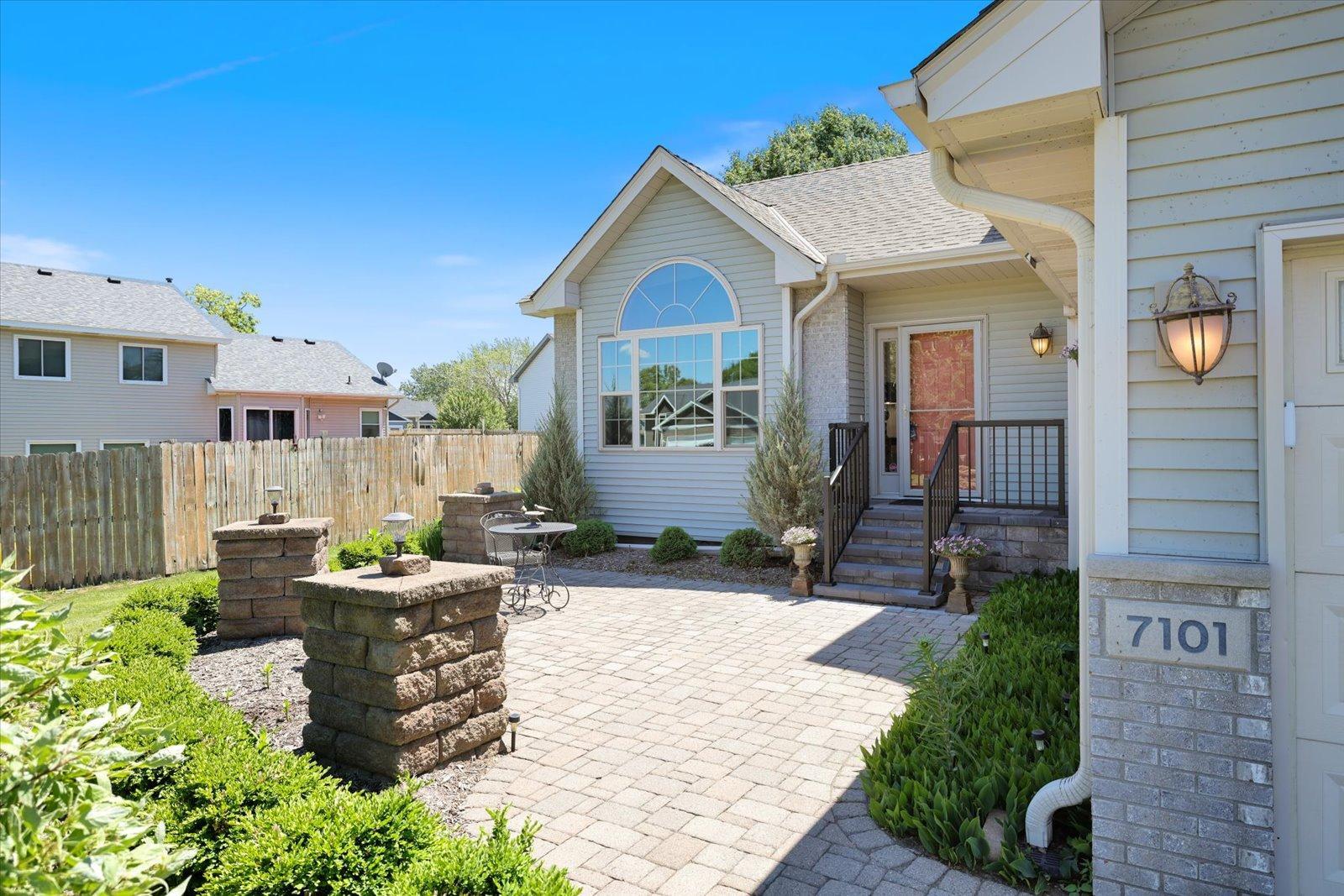7101 91st Trl N, Brooklyn Park, MN 55445