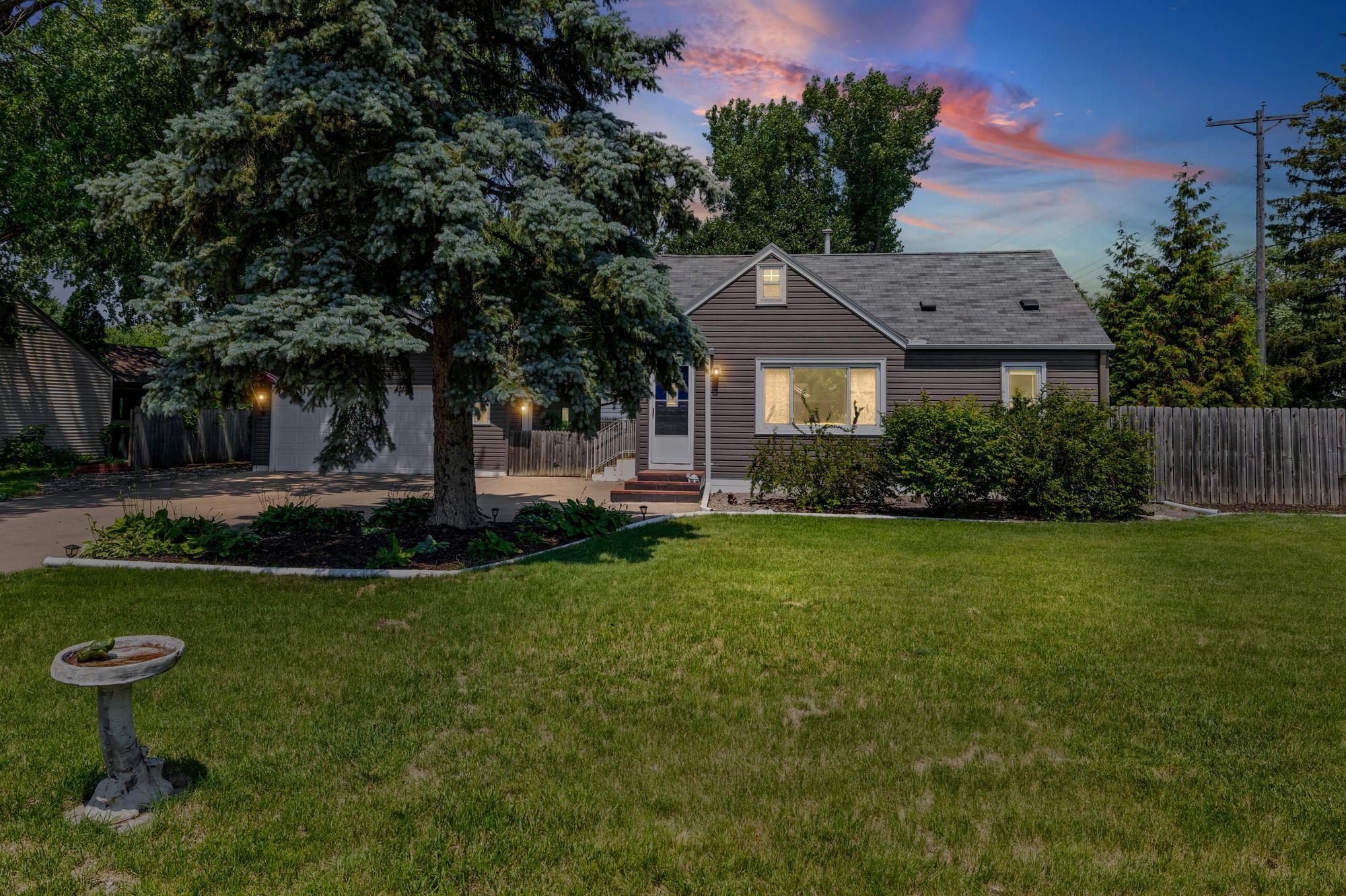 2185 Pinewood Dr, Mounds View, MN 55112