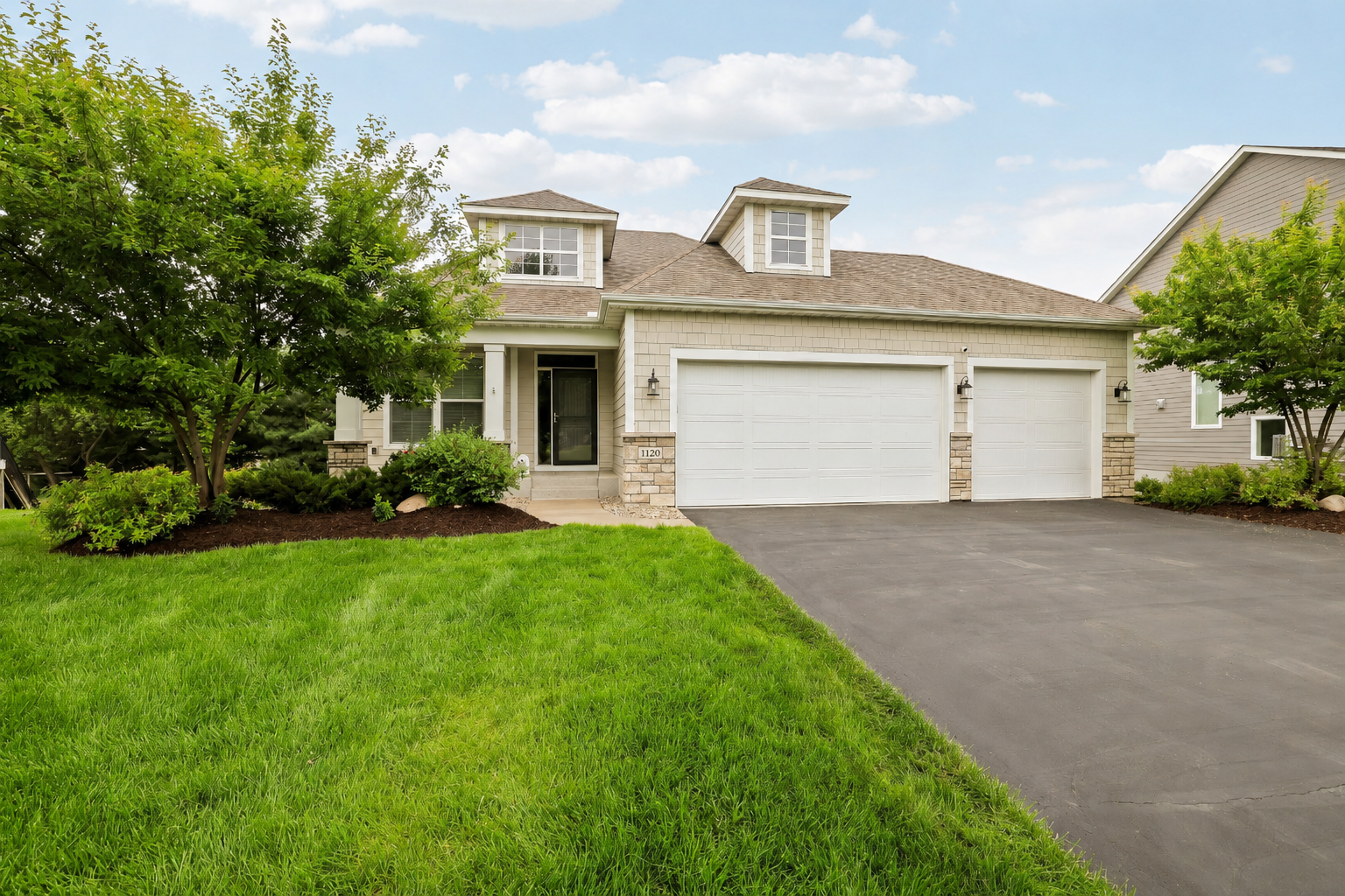 1120 Pine Hill Ln, White Bear Lake, MN 55127