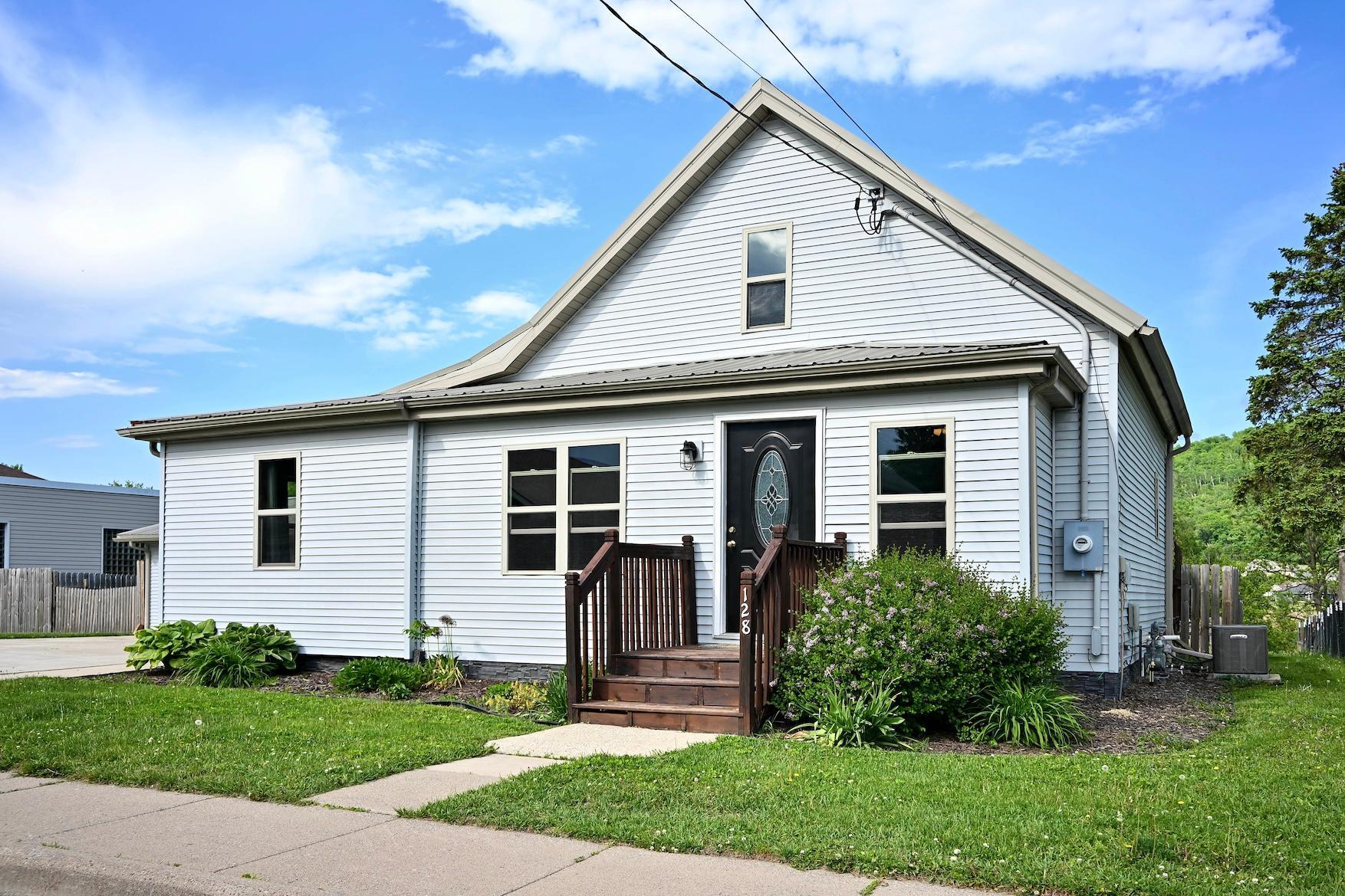 128 Washington St, Rollingstone, MN 55969