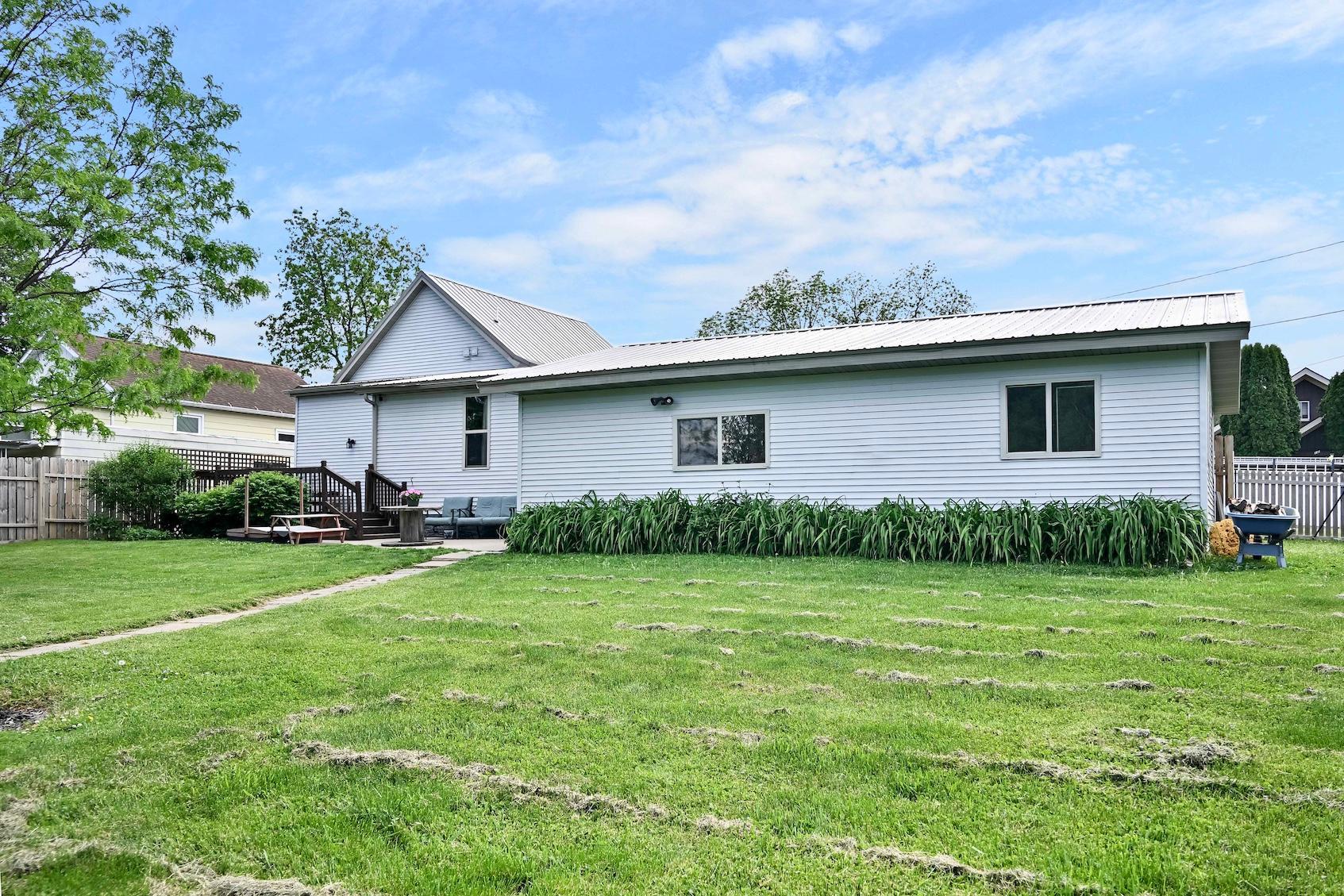 128 Washington St, Rollingstone, MN 55969