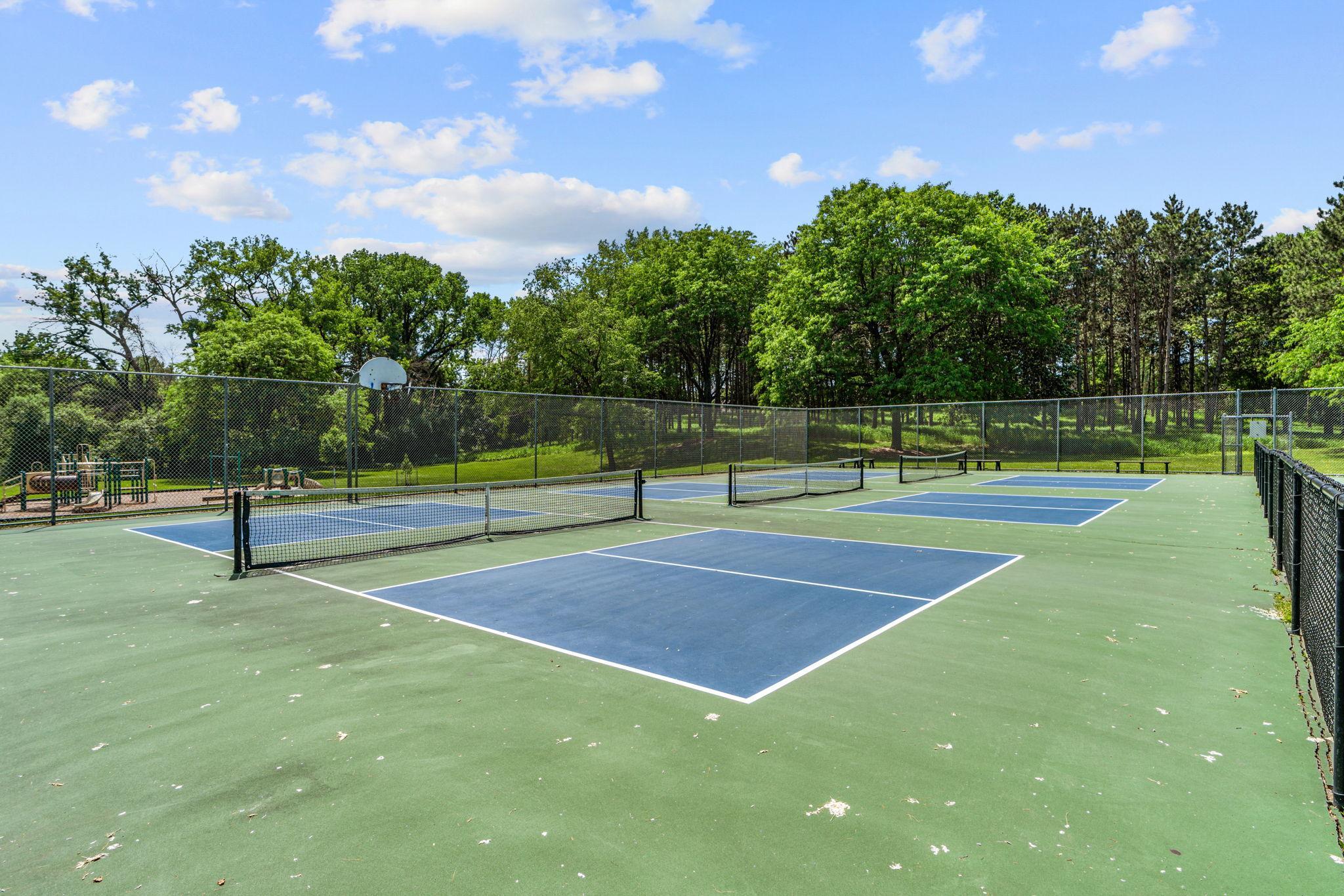 4222 Bridgewood Ter, Vadnais Heights, MN 55127
