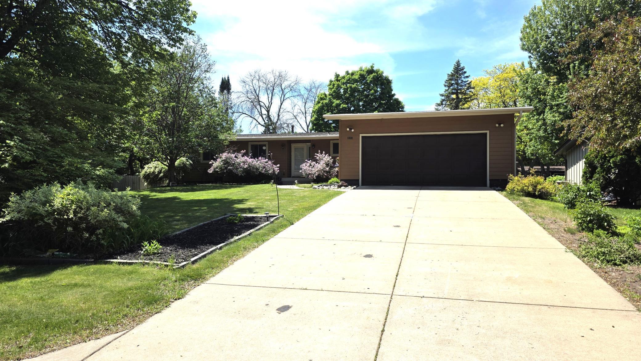 8009 Edgewood Ave N, Brooklyn Park, MN 55445