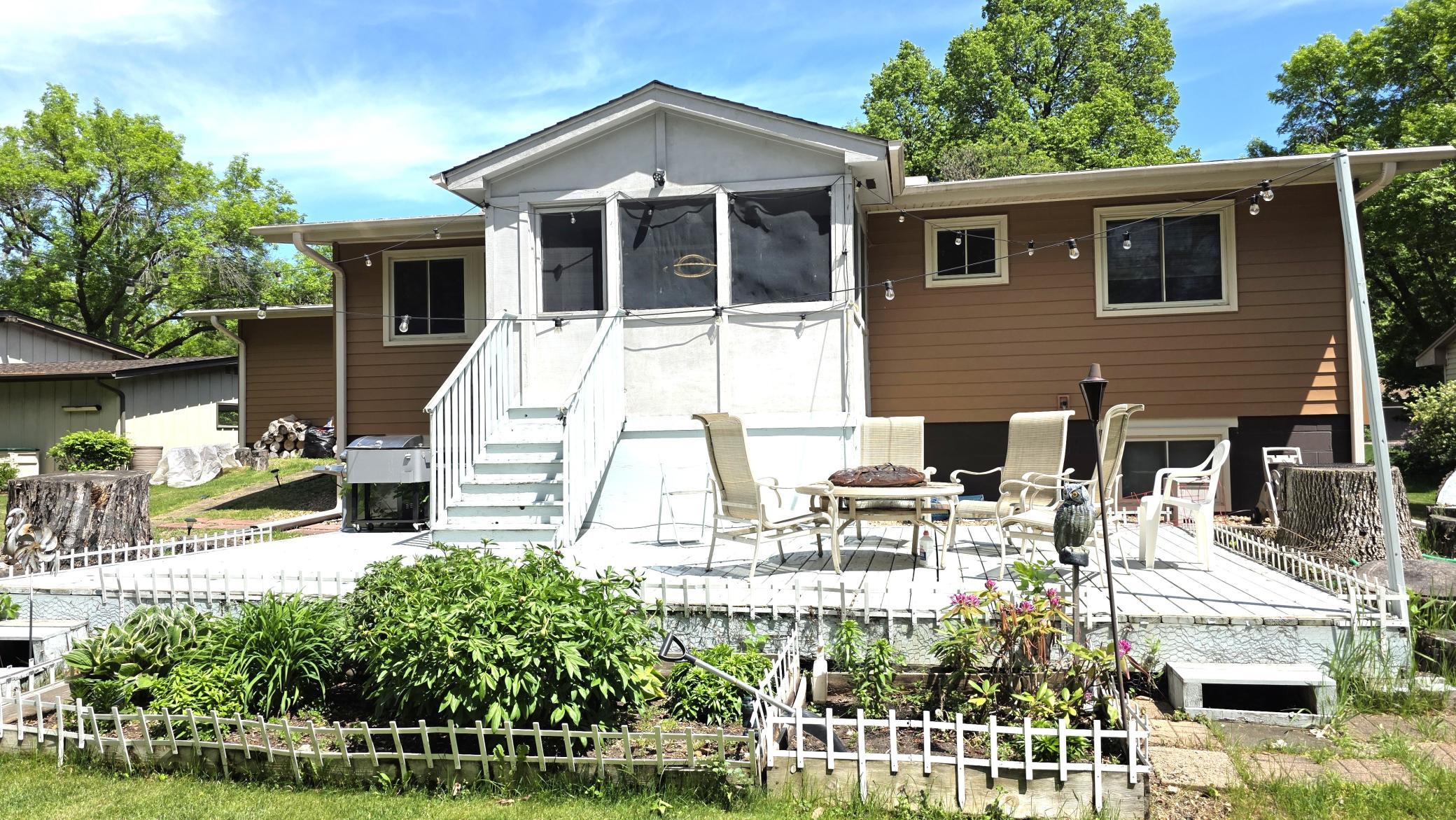 8009 Edgewood Ave N, Brooklyn Park, MN 55445