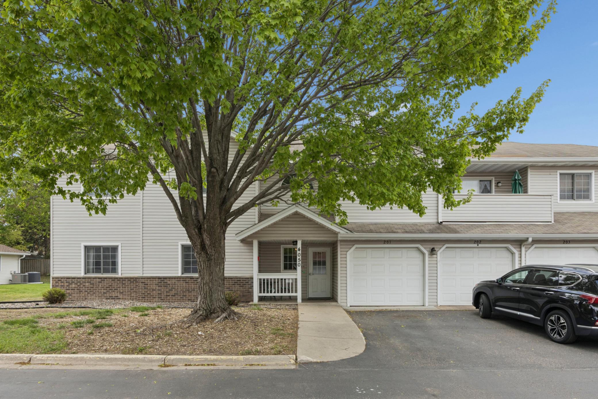 4050 Maureen Dr NE #101NE, Columbia Heights, MN 55421