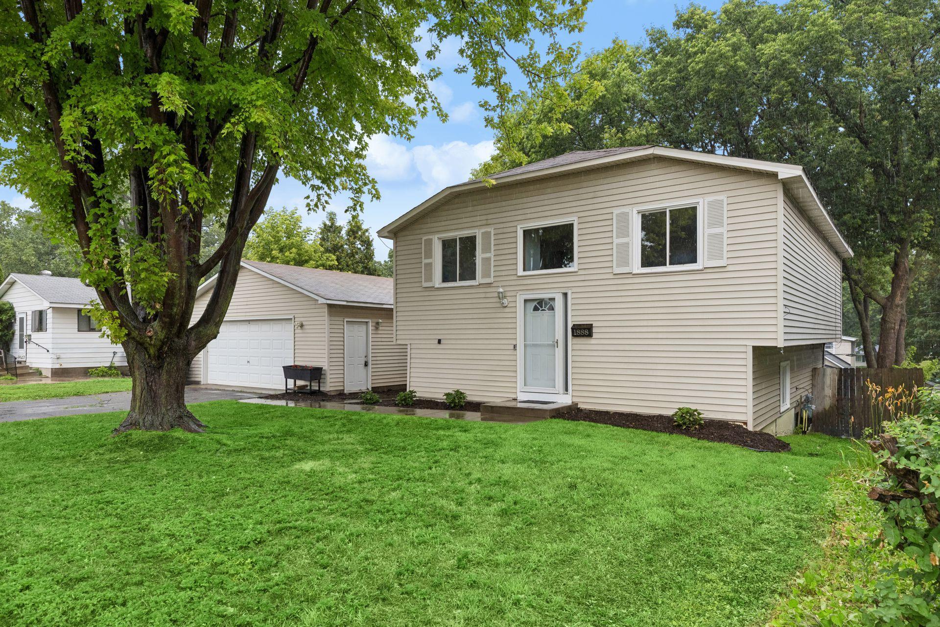 1888 Walnut St, Lauderdale, MN 55113