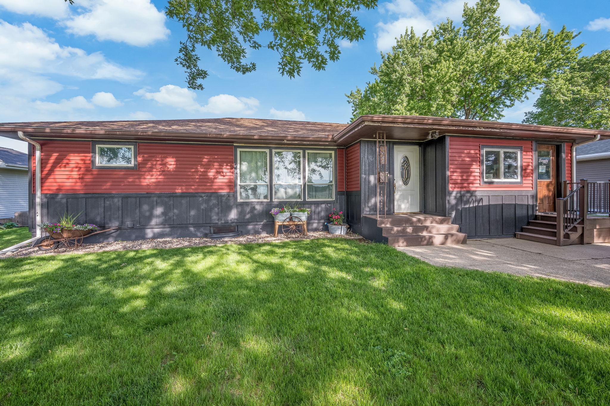 1020 S State St, Fairmont, MN 56031